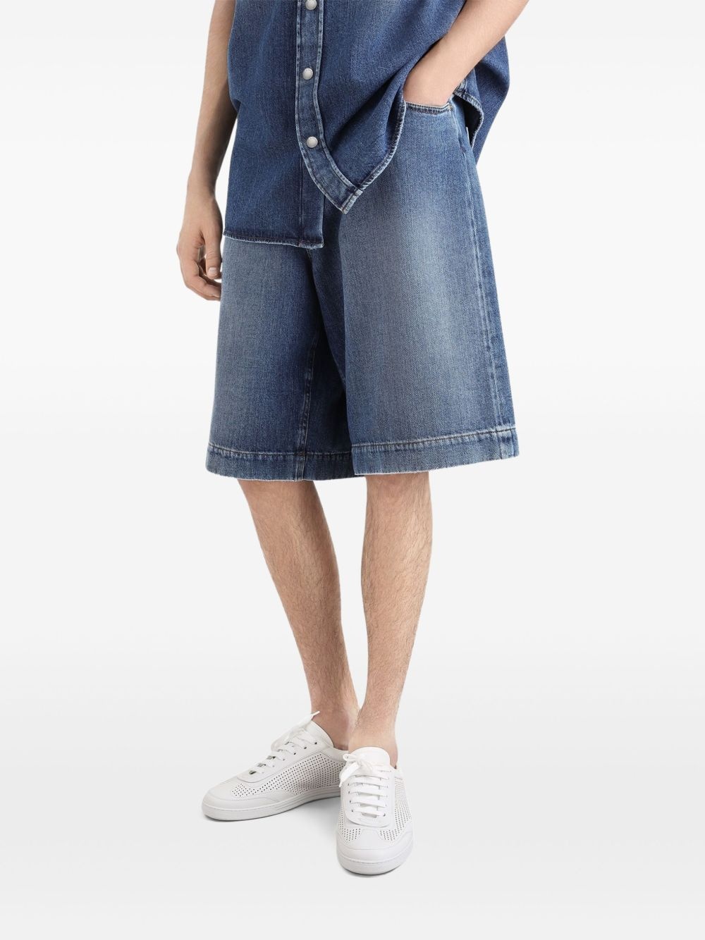 logo-embroidered denim shorts - 4