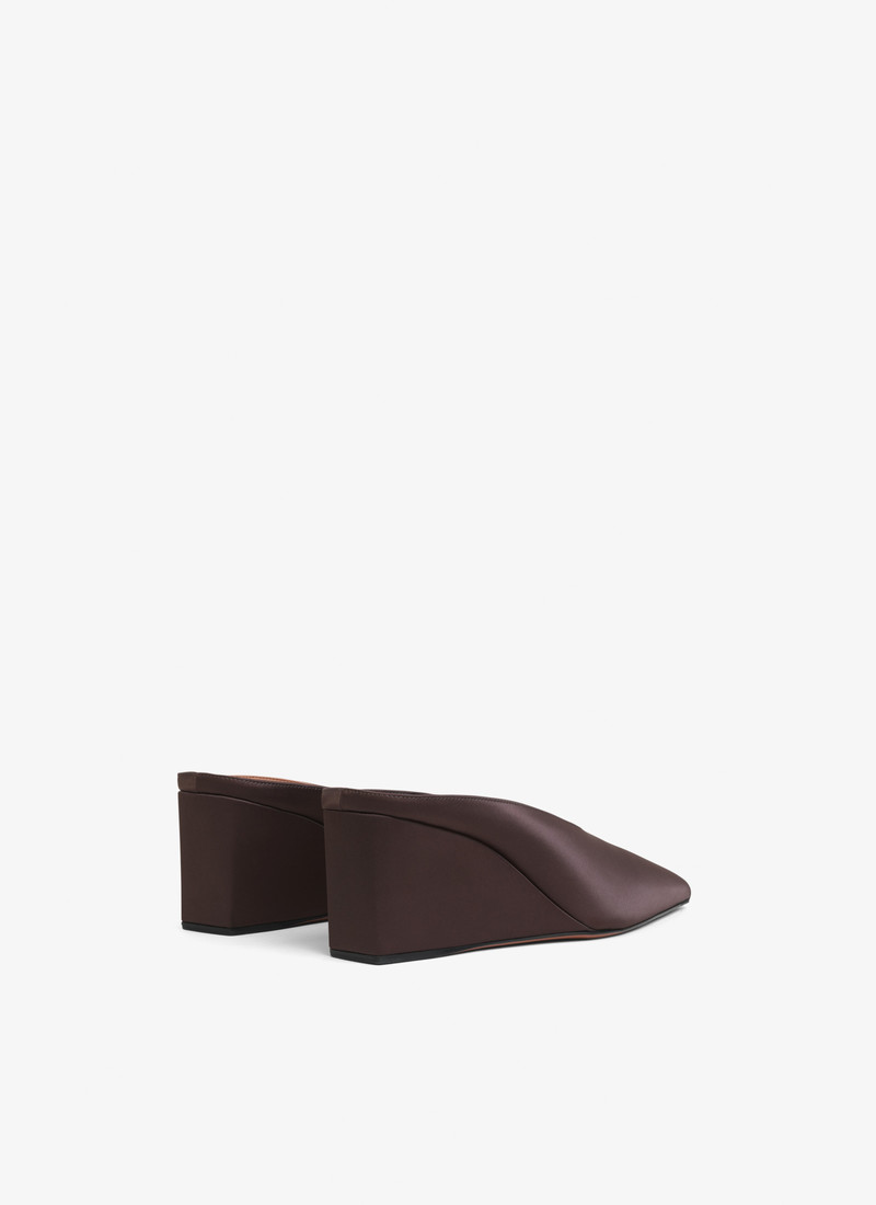 Alaïa CUBE WEDGE MULES IN SATIN outlook