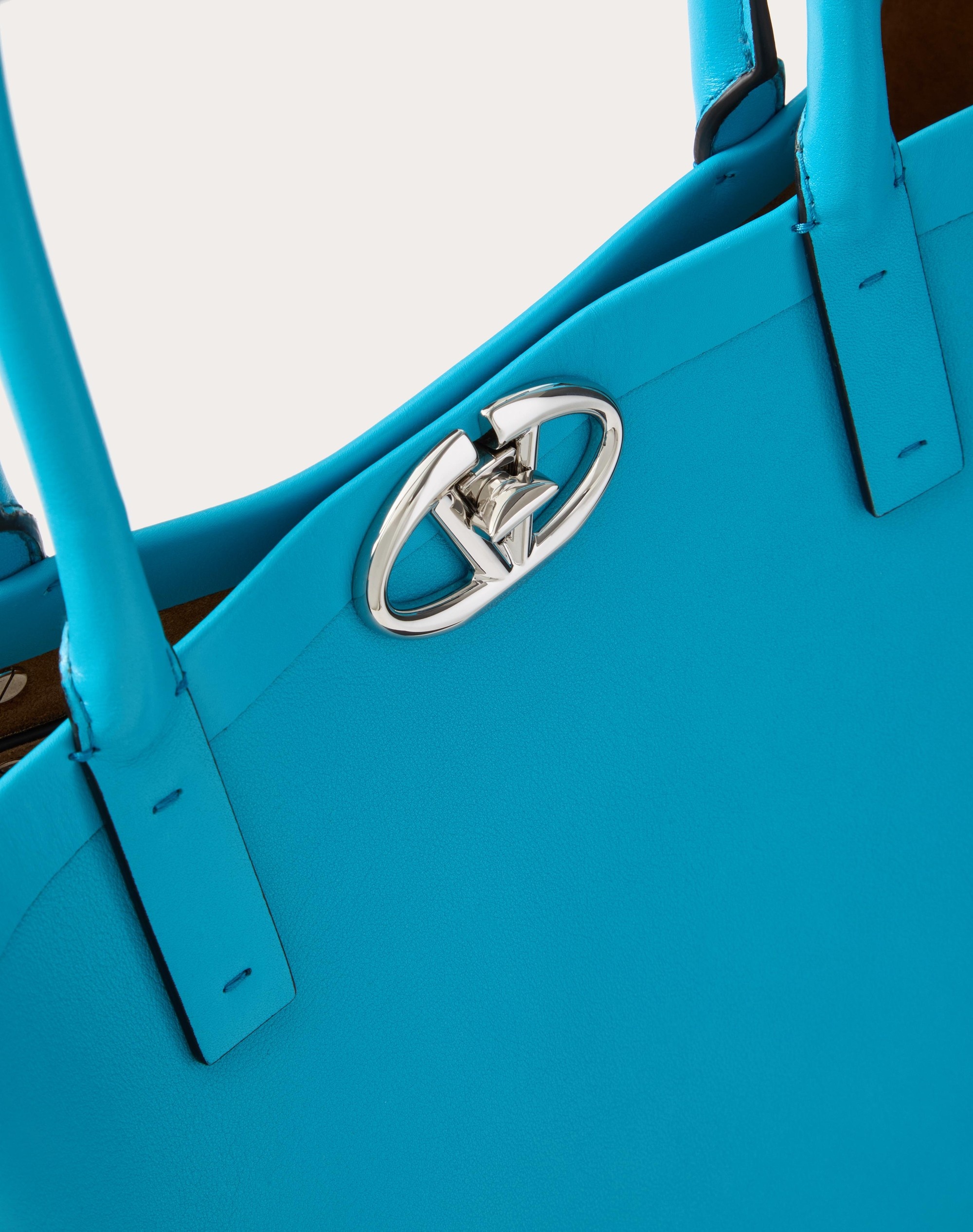 MEDIUM VLOGO LOCKER LEATHER SHOPPING BAG - 7