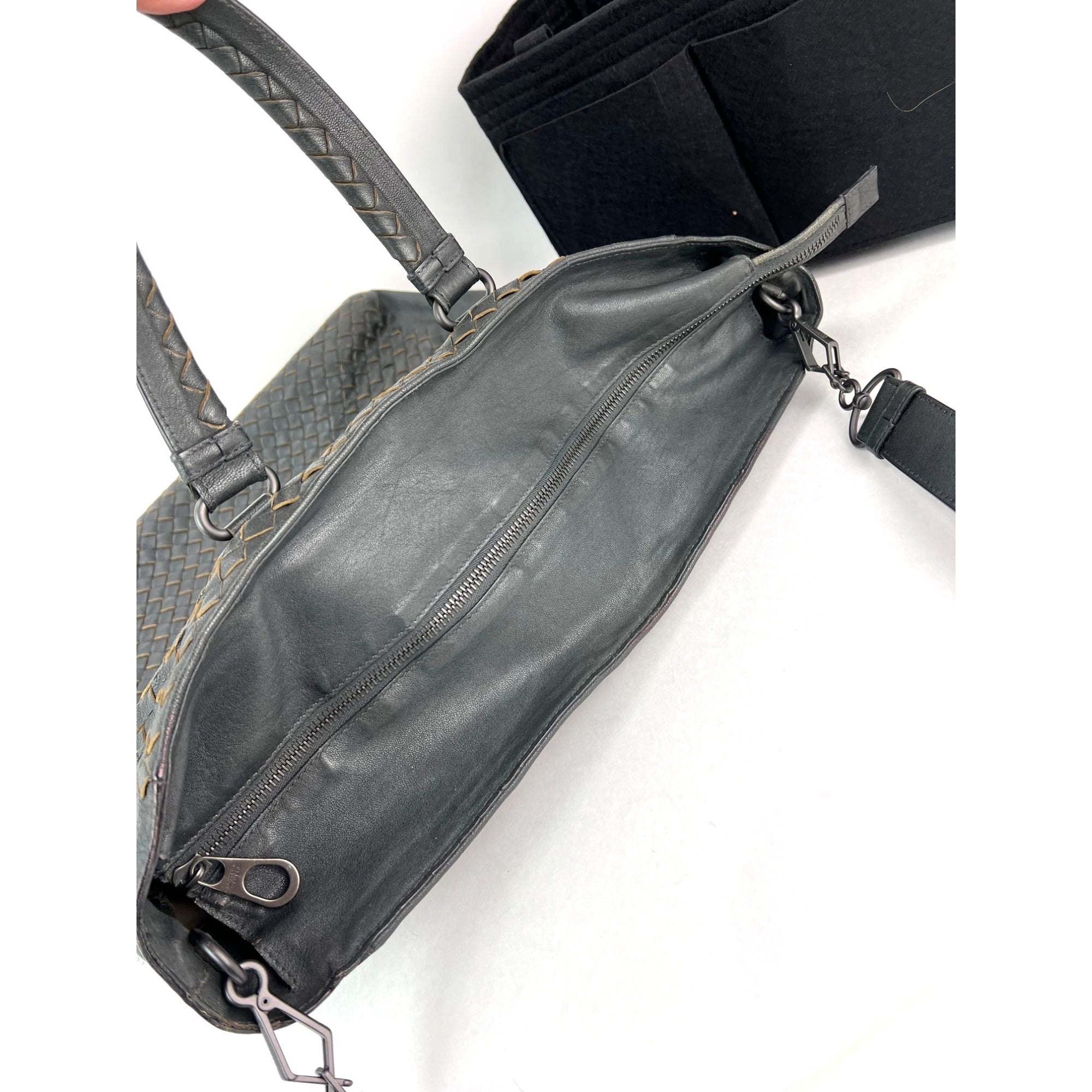 Bottega Veneta Intreciato Black leather zippered Messenger Tote Bag - 7