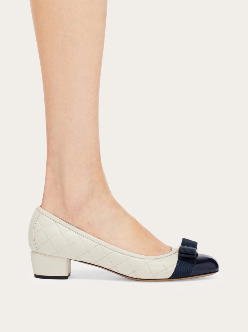 FERRAGAMO Quilted Vara pump outlook