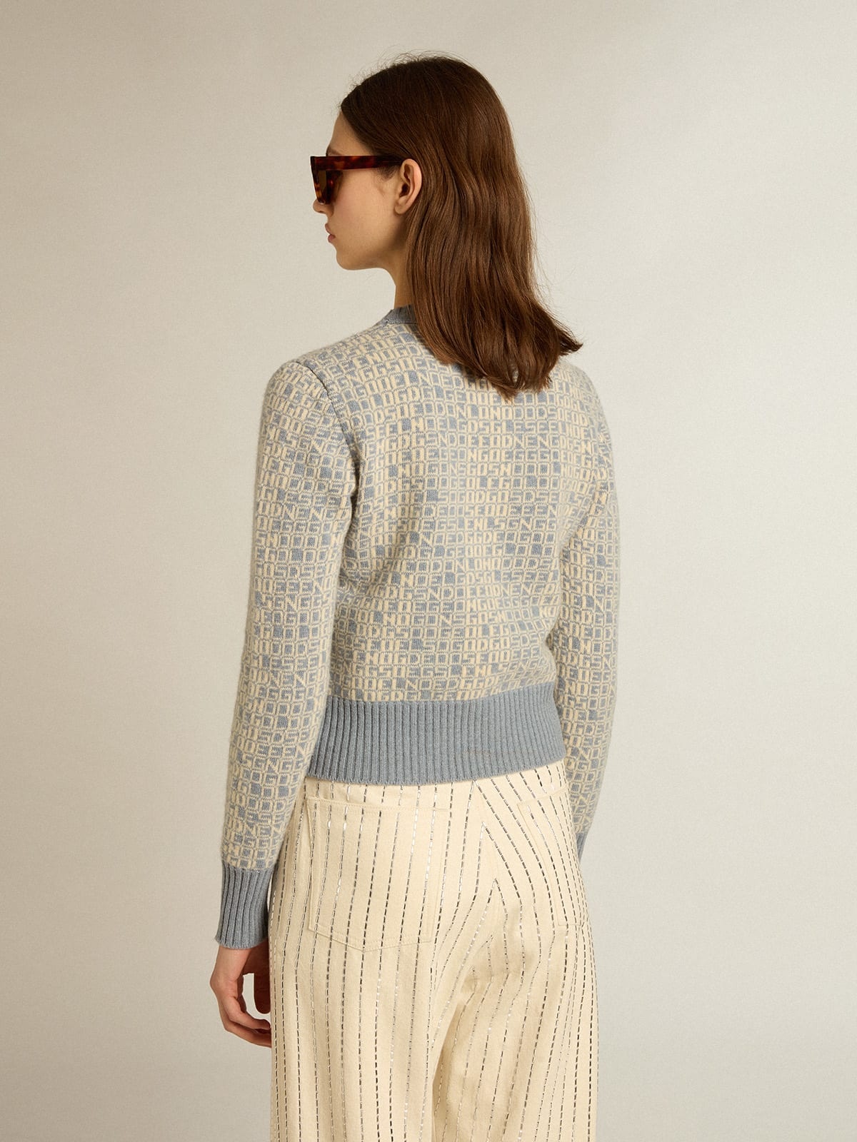 Cropped round-neck sweater with light blue jacquard lettering motif - 4