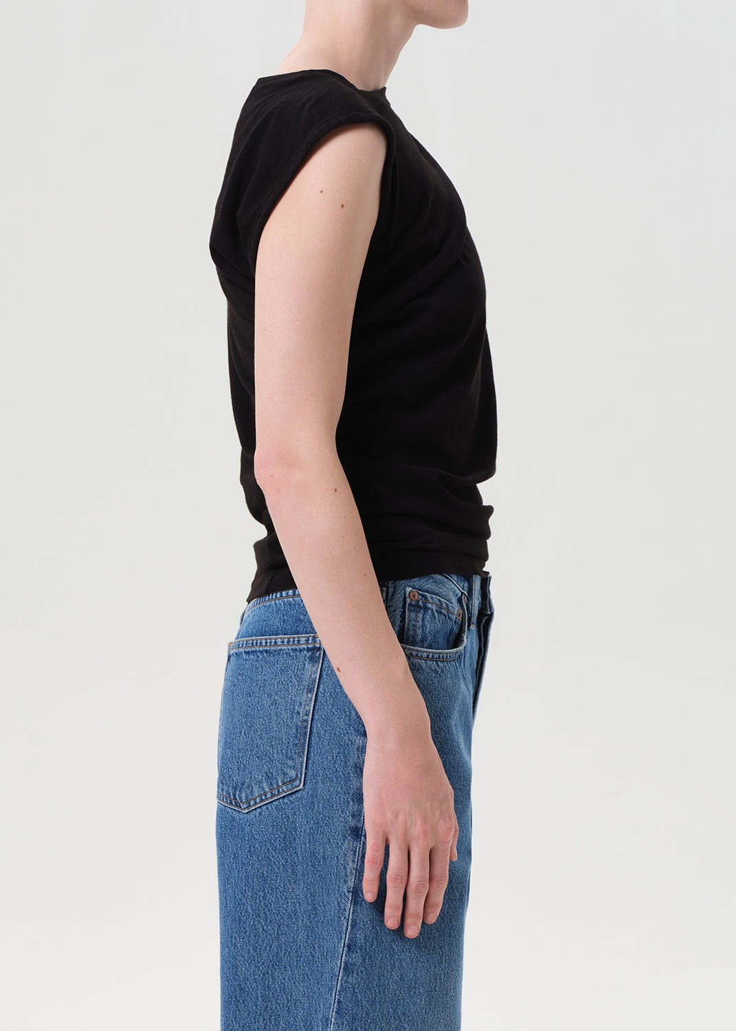 BETH TEE IN BLACK - 2