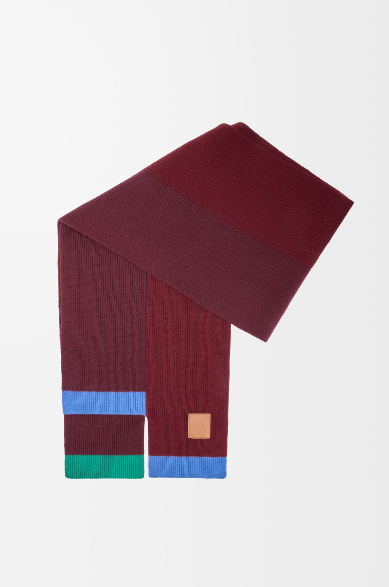 Asymmetric scarf in wool 1