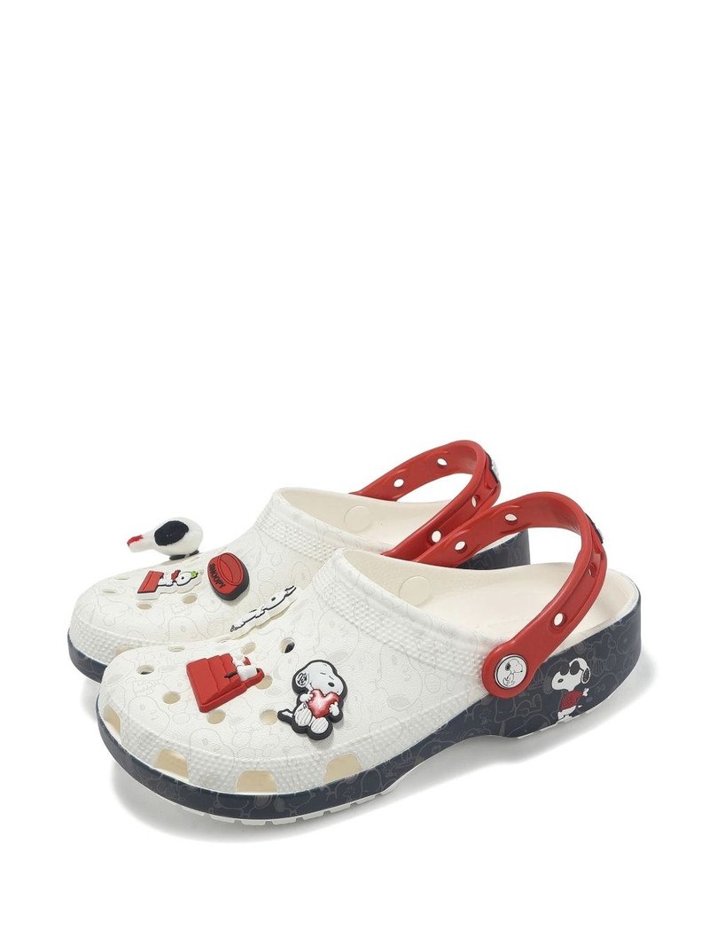 crocs x Peanuts Classic "Snoopy" clogs outlook