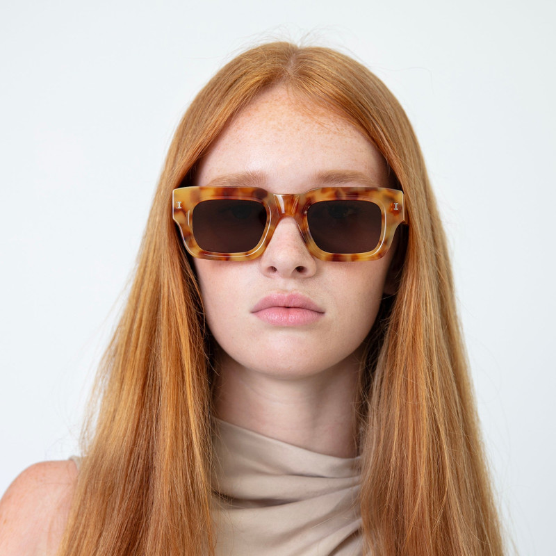 illesteva Lewis Sunglasses outlook