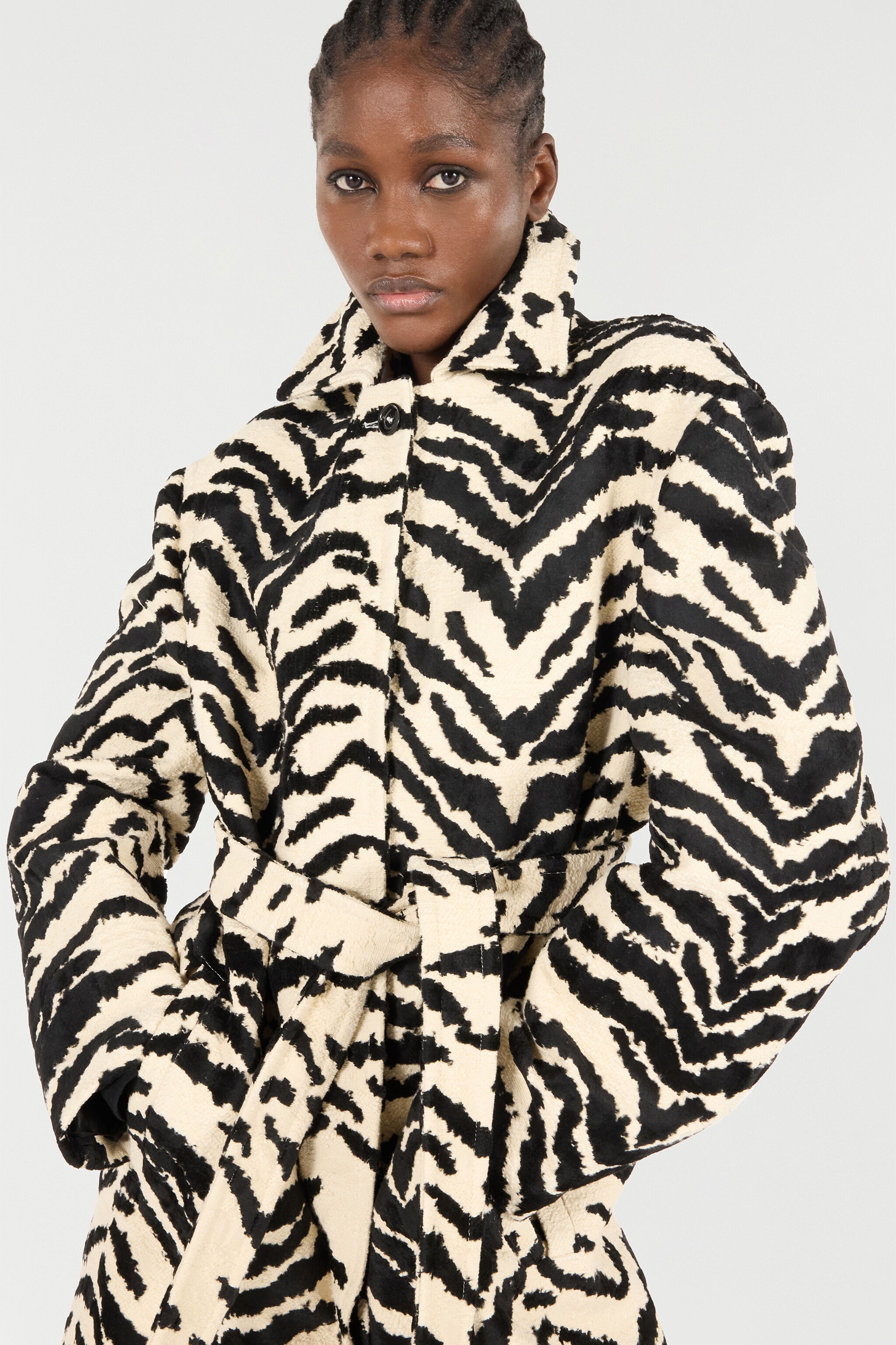 Coat With White Tigress Print - 6