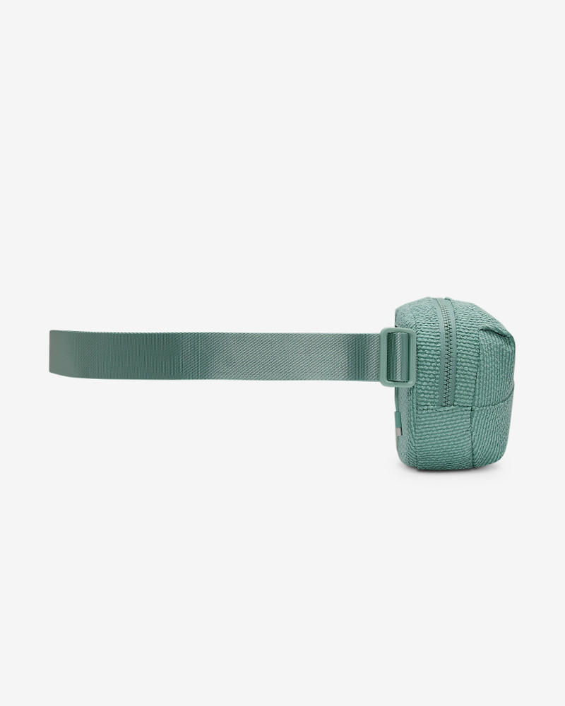 Nike Nike Aura Crossbody Bag (2L) outlook