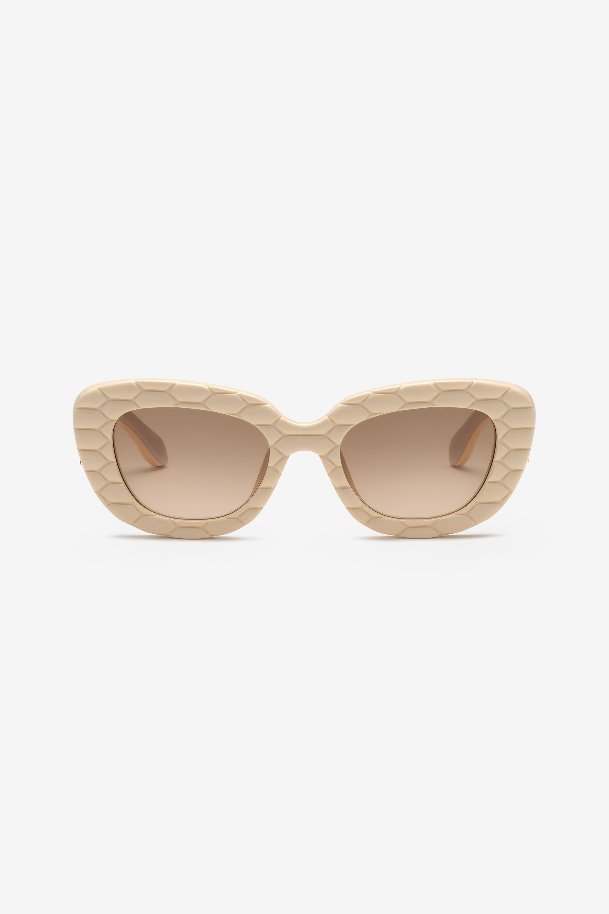 Sunglasses with wide bold cat-eye front - 1