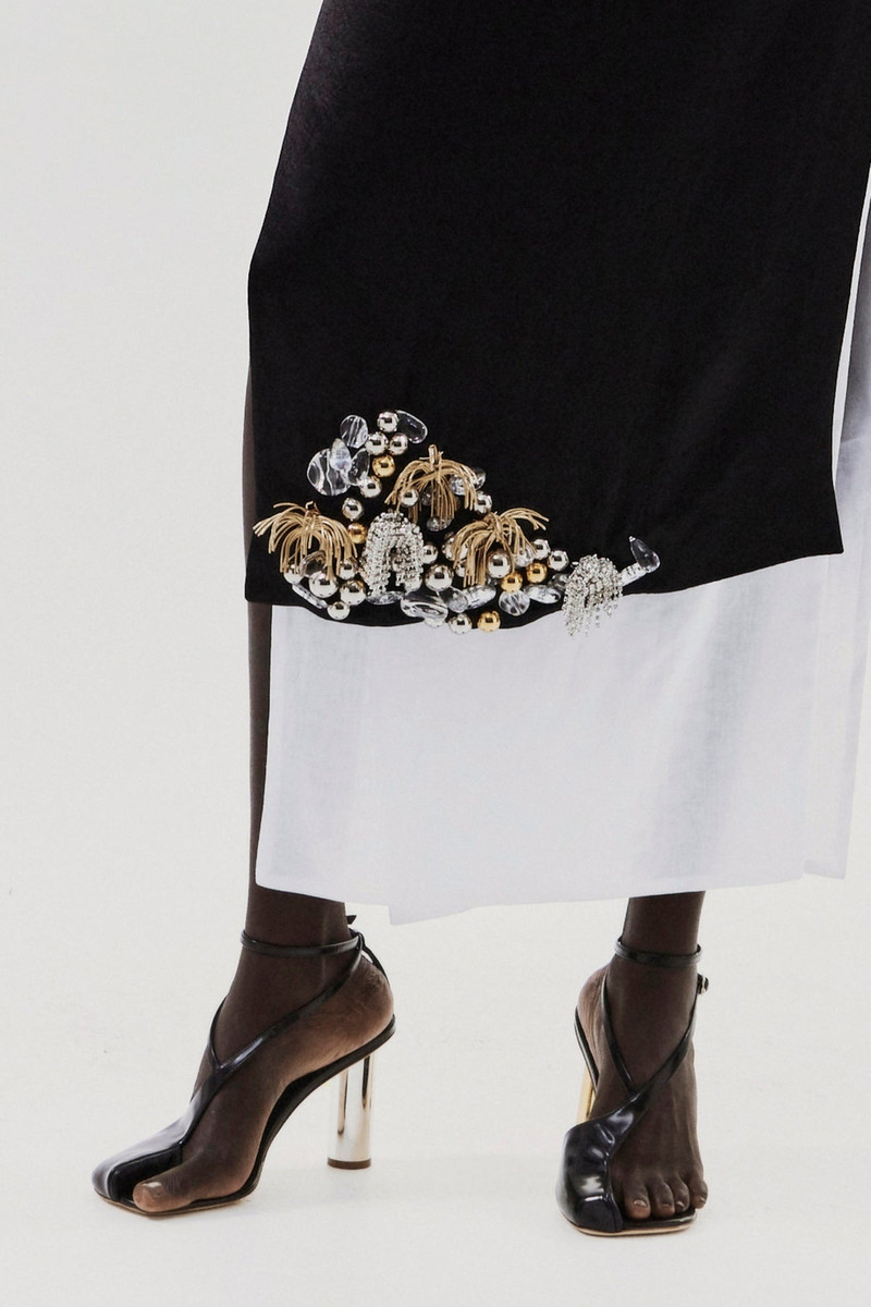 CHRISTINE SHOES BLACK SILVER GOLD 8