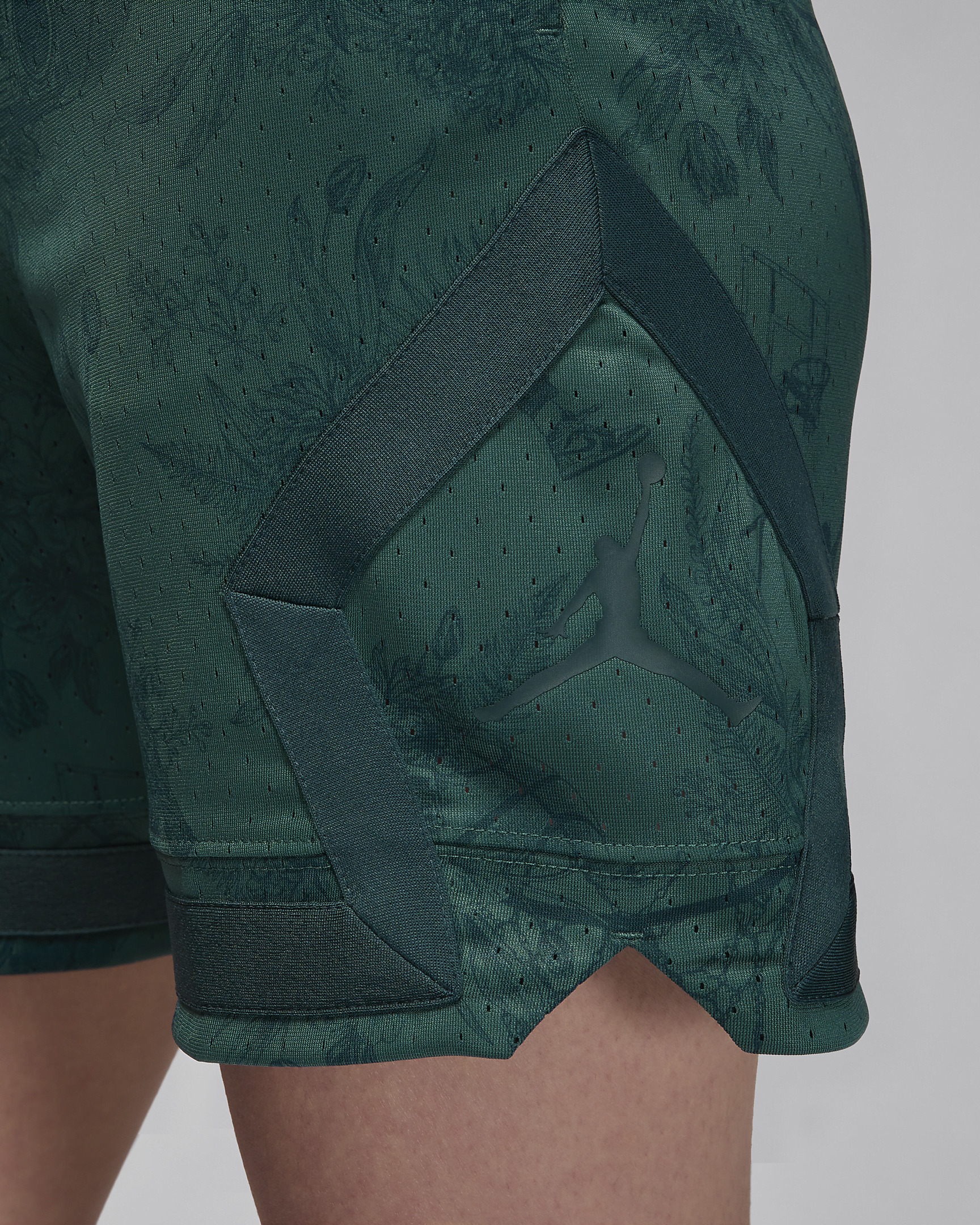 Jordan Sport Men's Dri-FIT Printed Diamond Shorts - 6