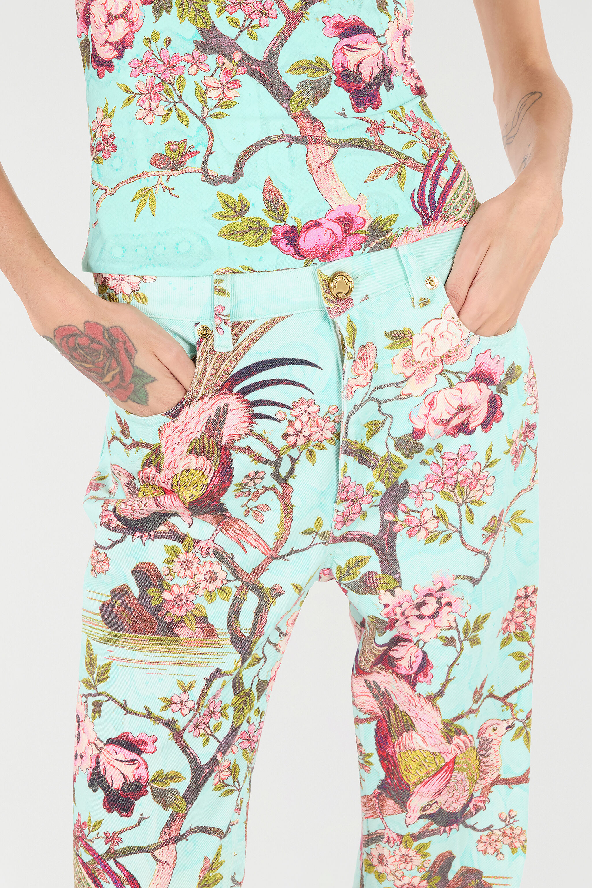 Pants With Oriental Bird Print - 6
