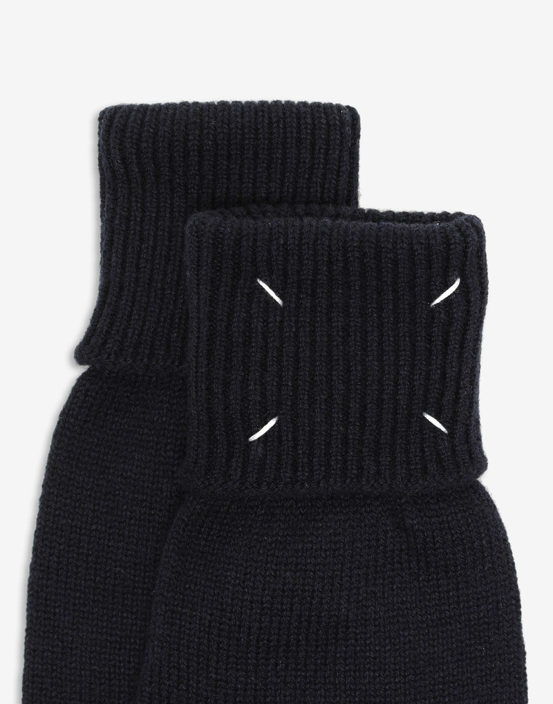 Maison Margiela Tabi gloves outlook