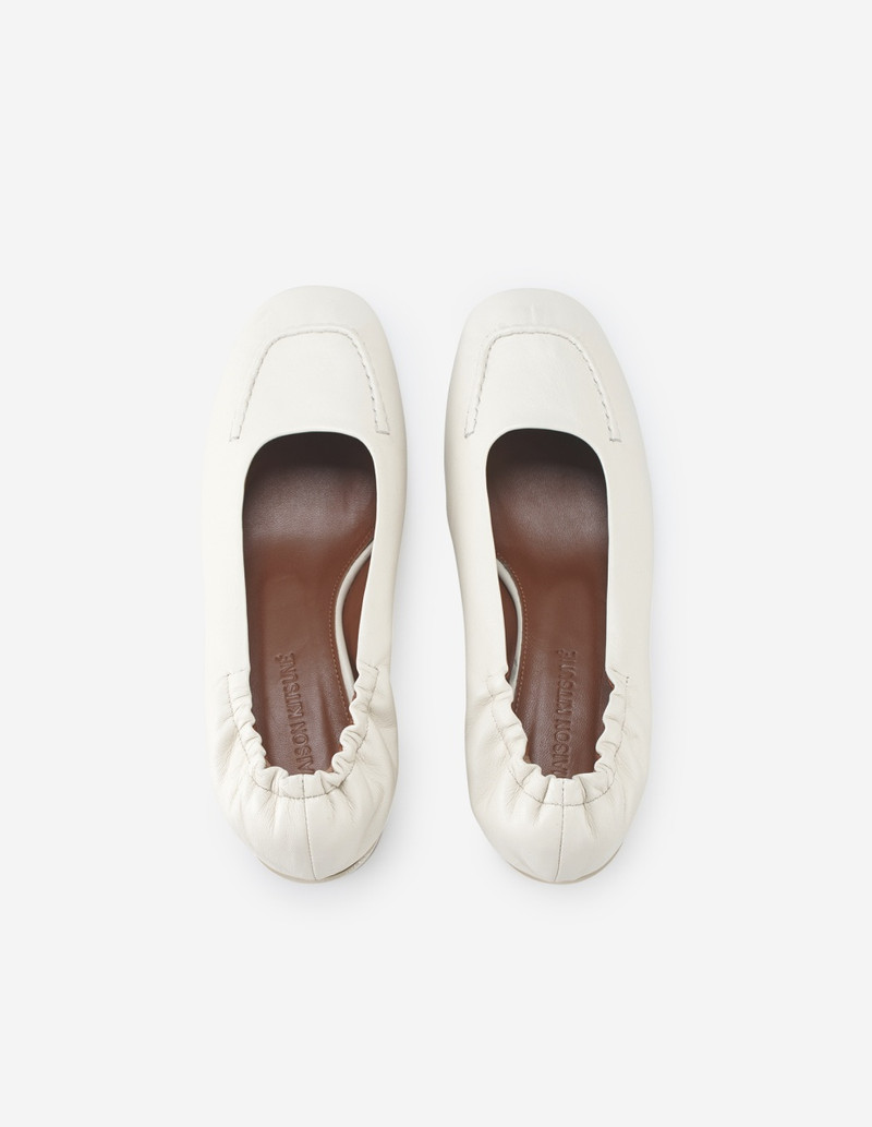 LEATHER LOW-HEEL PUMP 4