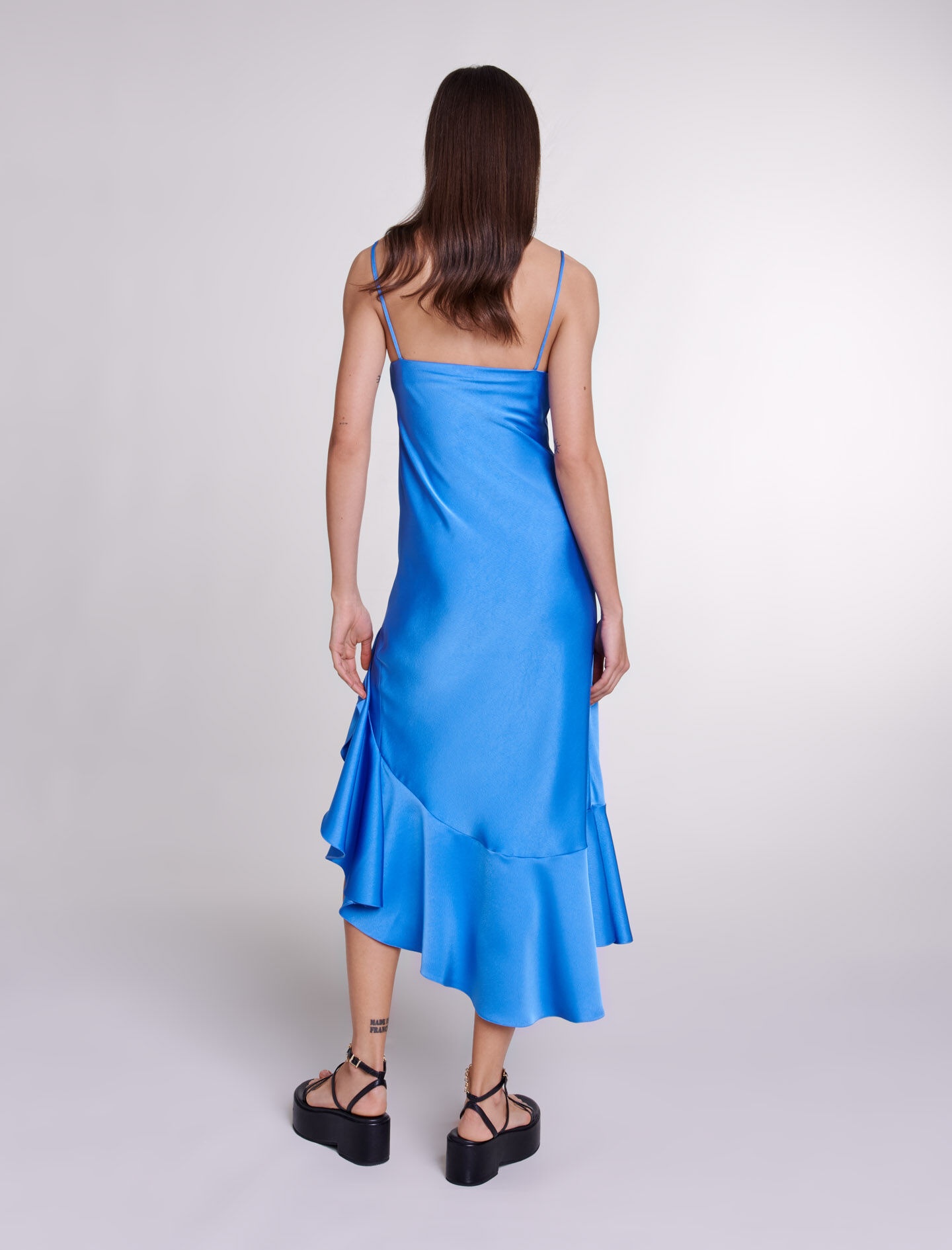 Asymmetric satin-effect maxi dress - 4