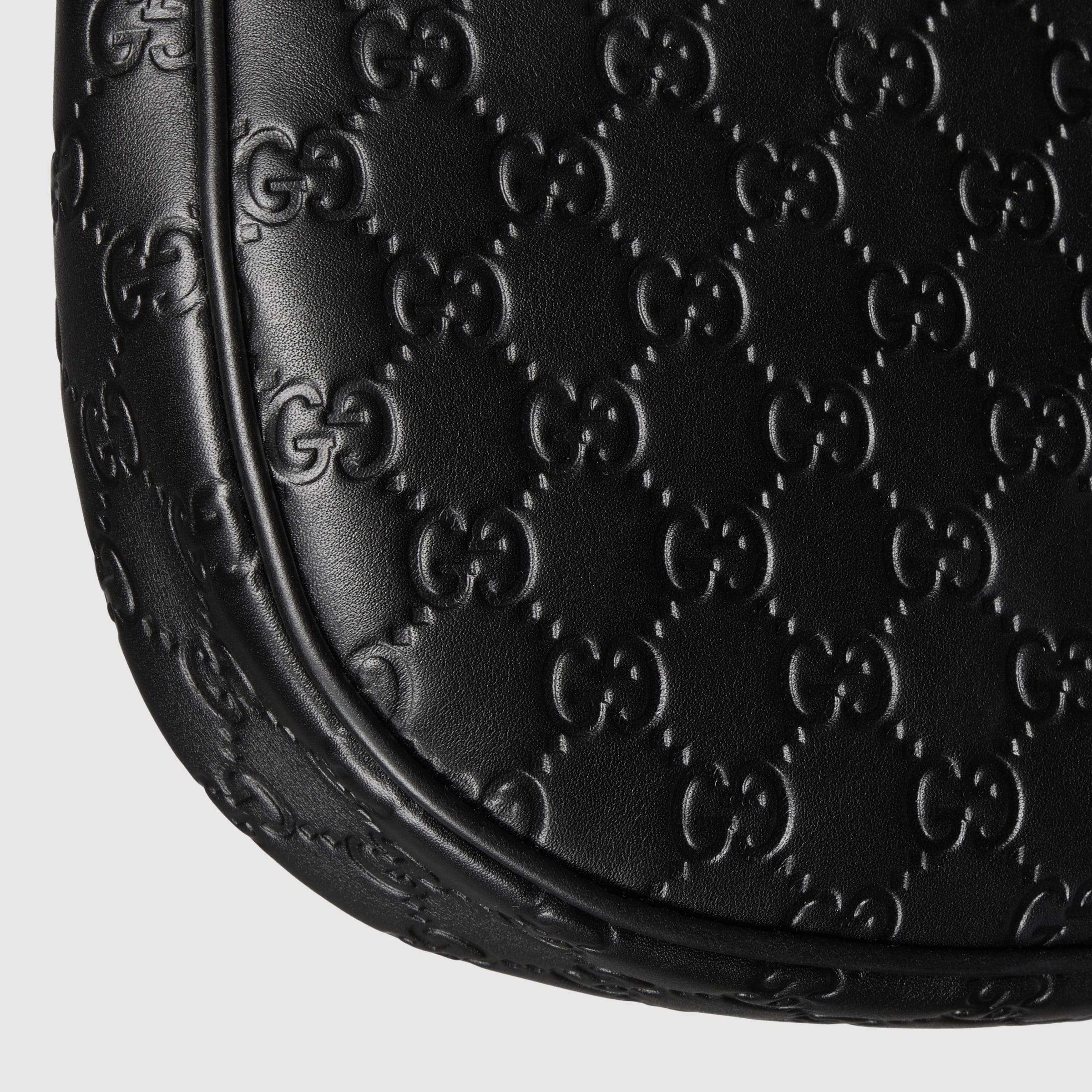 GG Emblem medium shoulder bag - 10