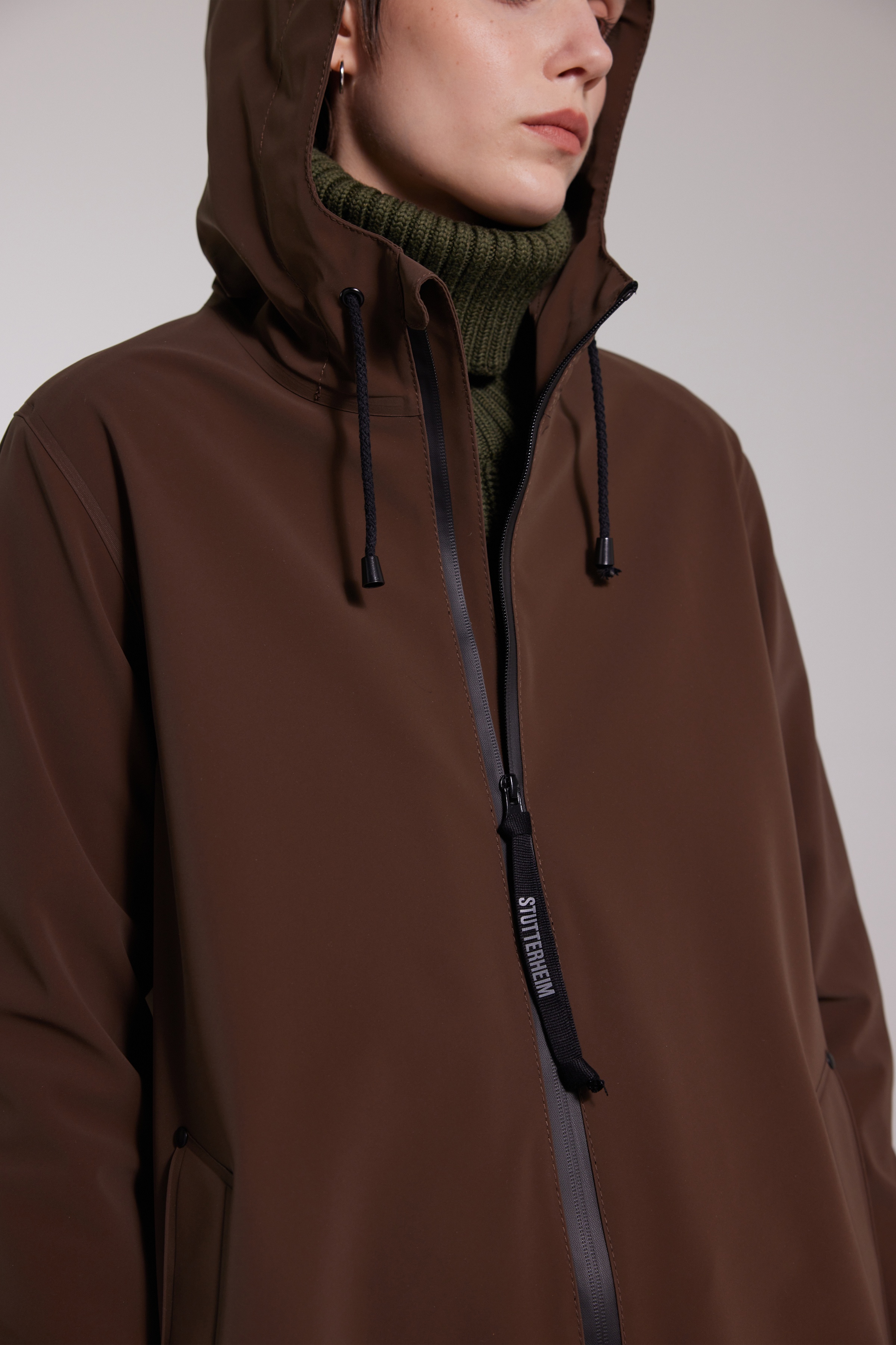 Mosebacke Lightweight Matte Zip Raincoat Dark Brown - 4