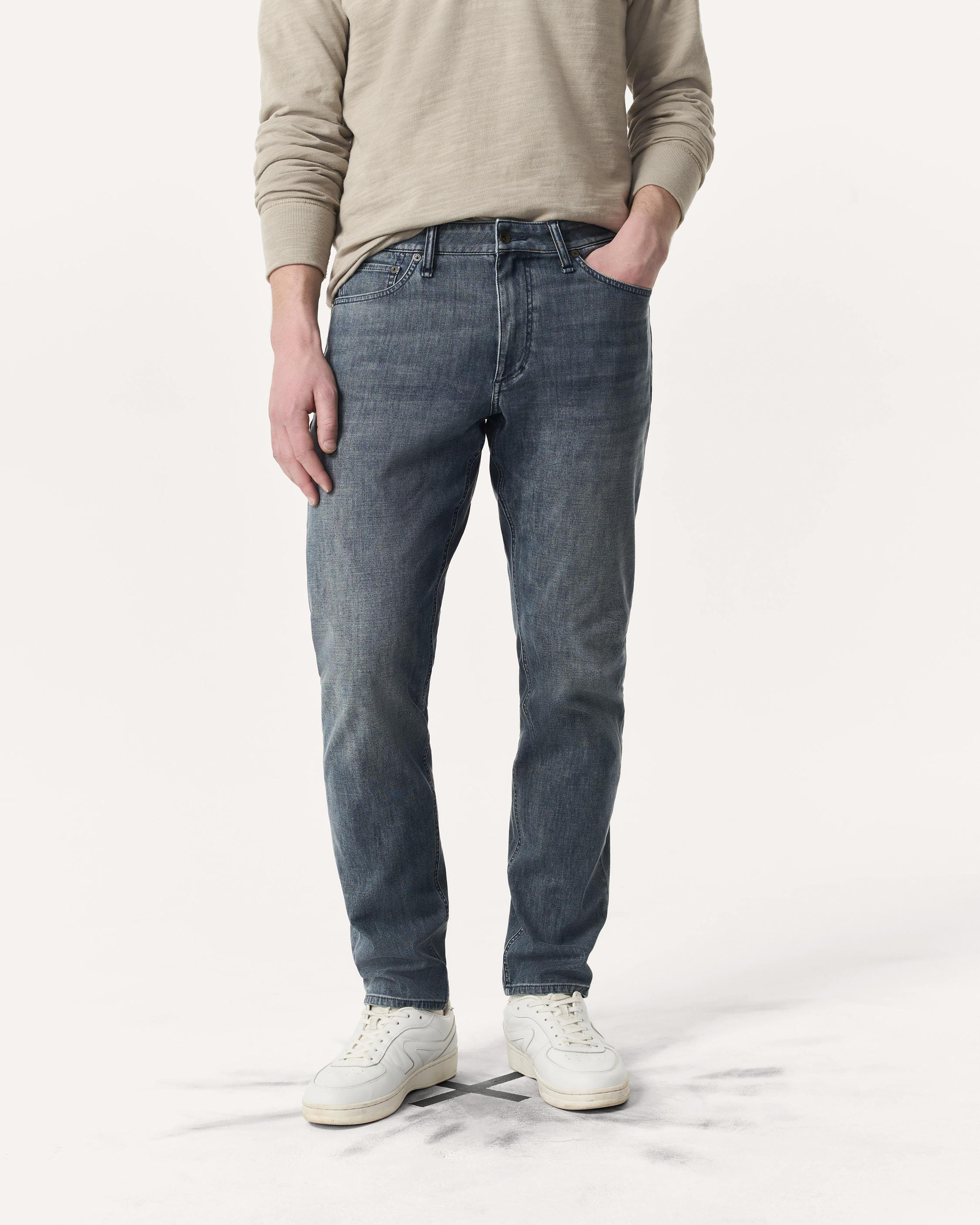 Fit 3 Athletic Fit Jeans
rbAIRFLEX Denim - 3