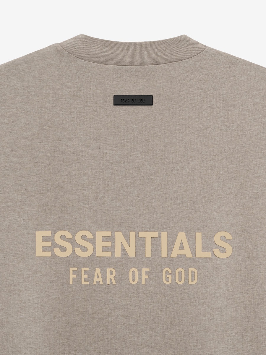 Essentials V-Neck - 3