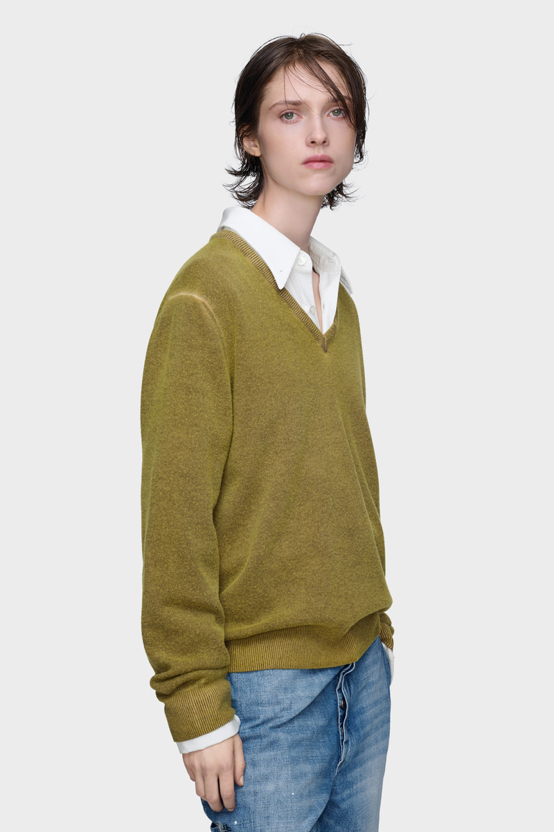 Virgin wool V-neck sweater 3