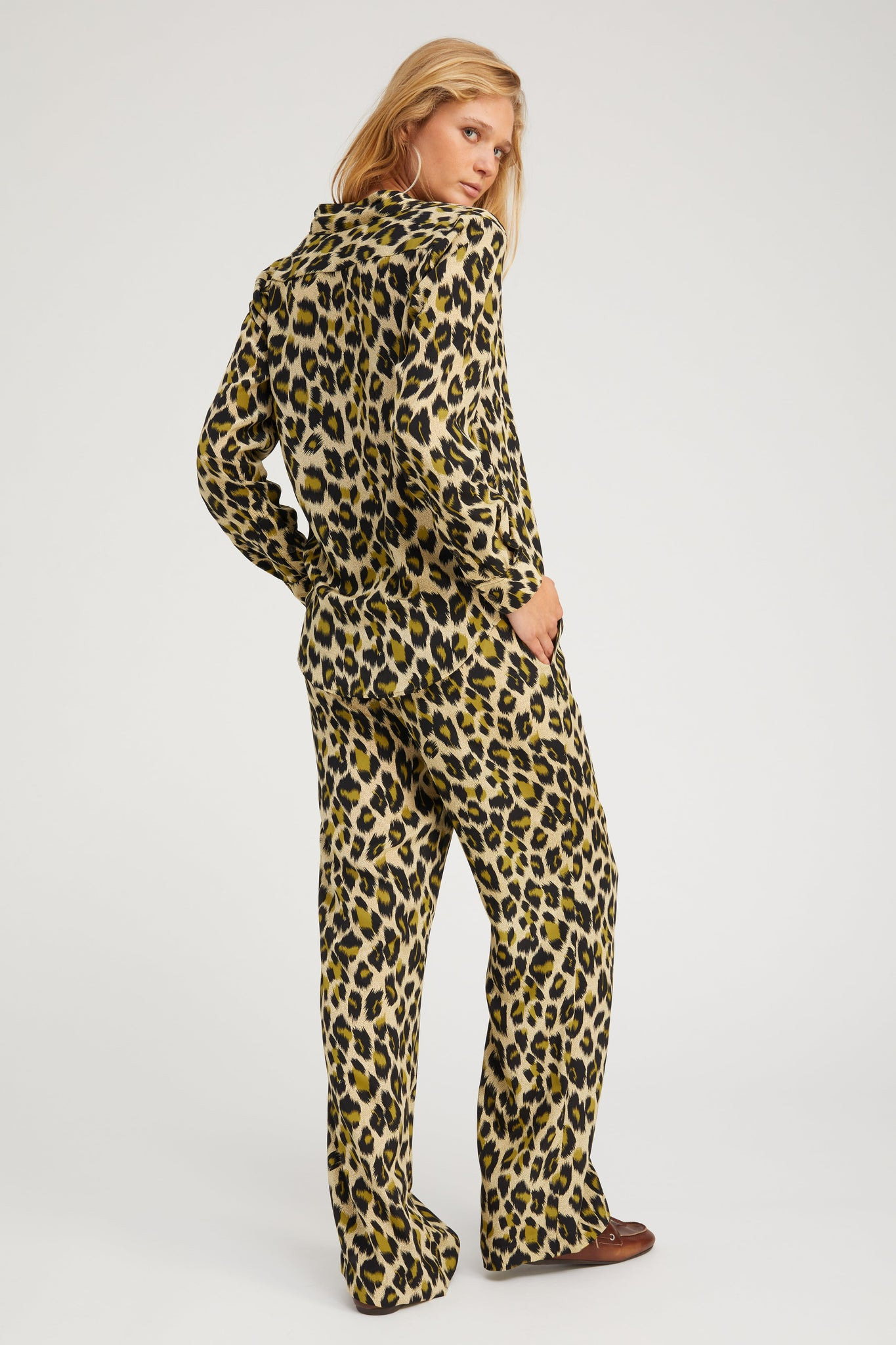 GREEN LEOPARD SILK FITTED BUTTON DOWN - 5