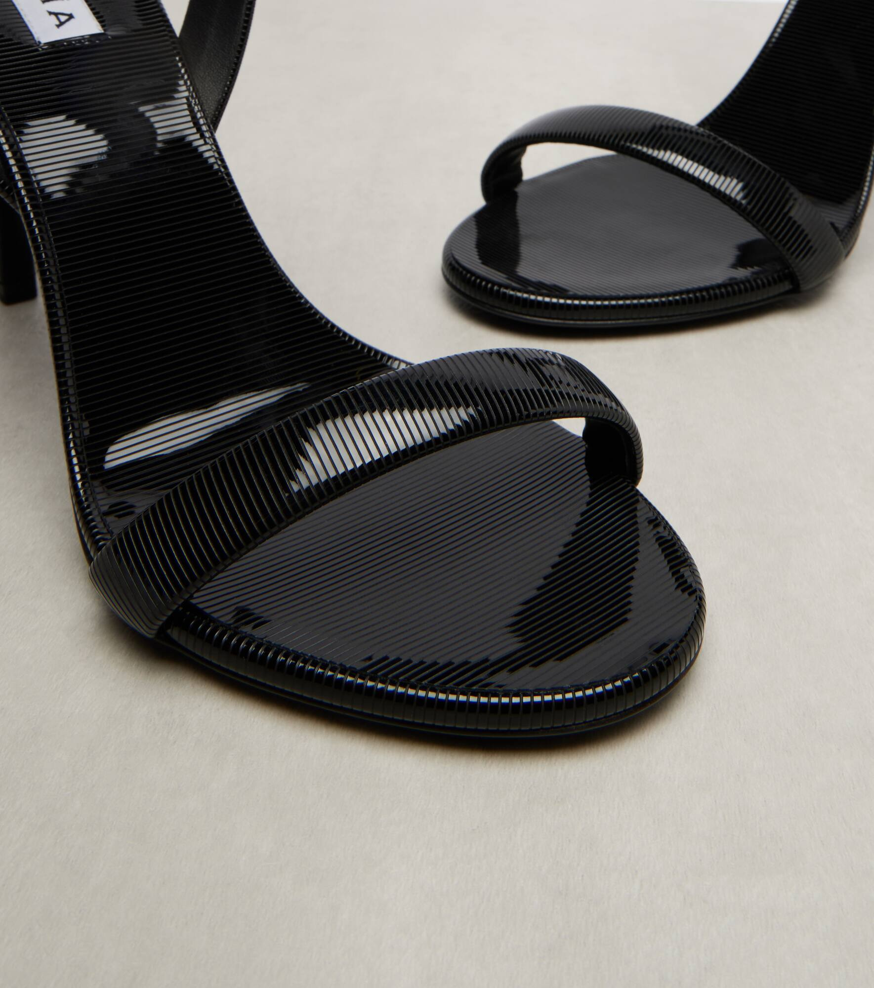Chain trompe l'œil patent leather sandals - 5
