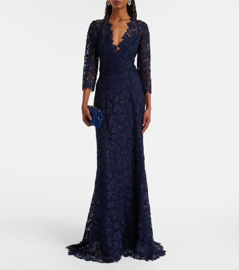 Monique Lhuillier Lace gown outlook