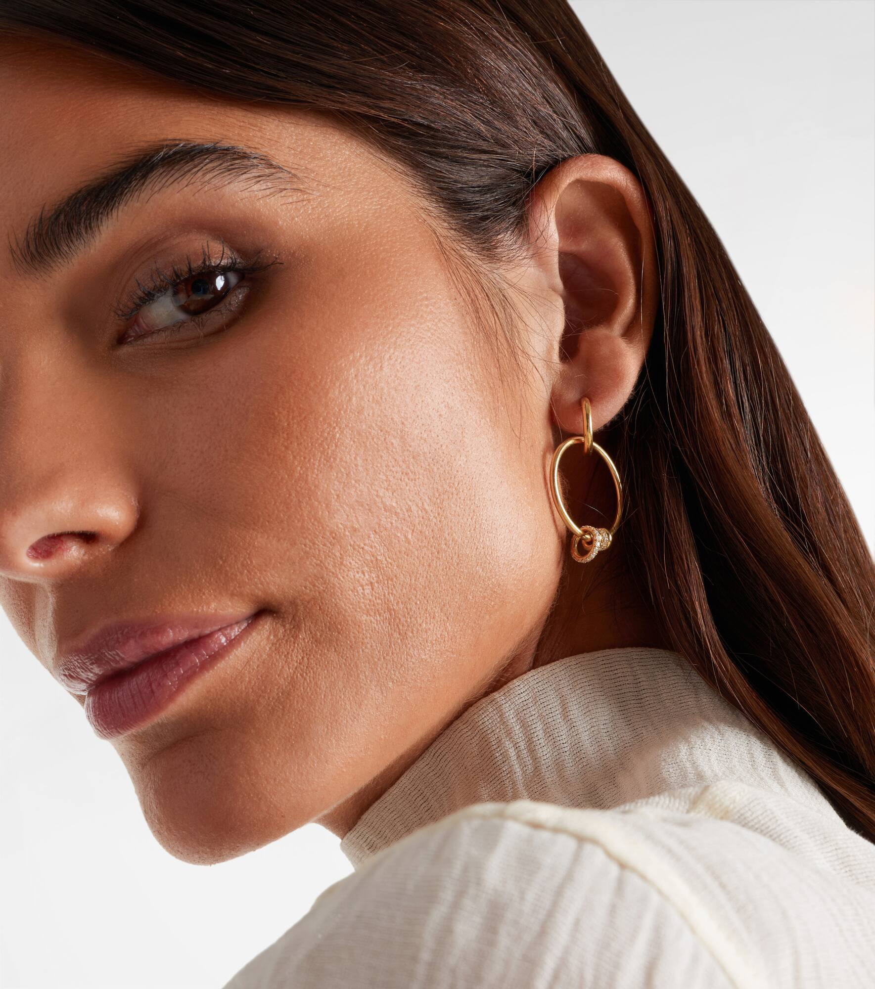 Asha 18kt gold hoop earrings with diamonds - 2