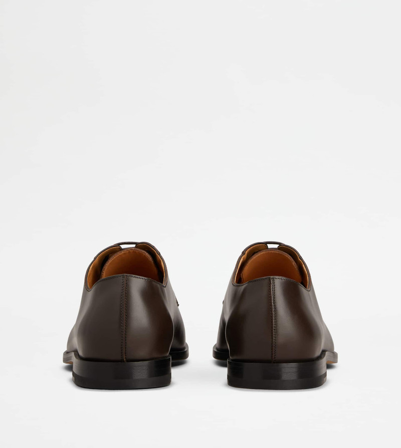 Tod's LACE-UPS IN LEATHER - BROWN outlook