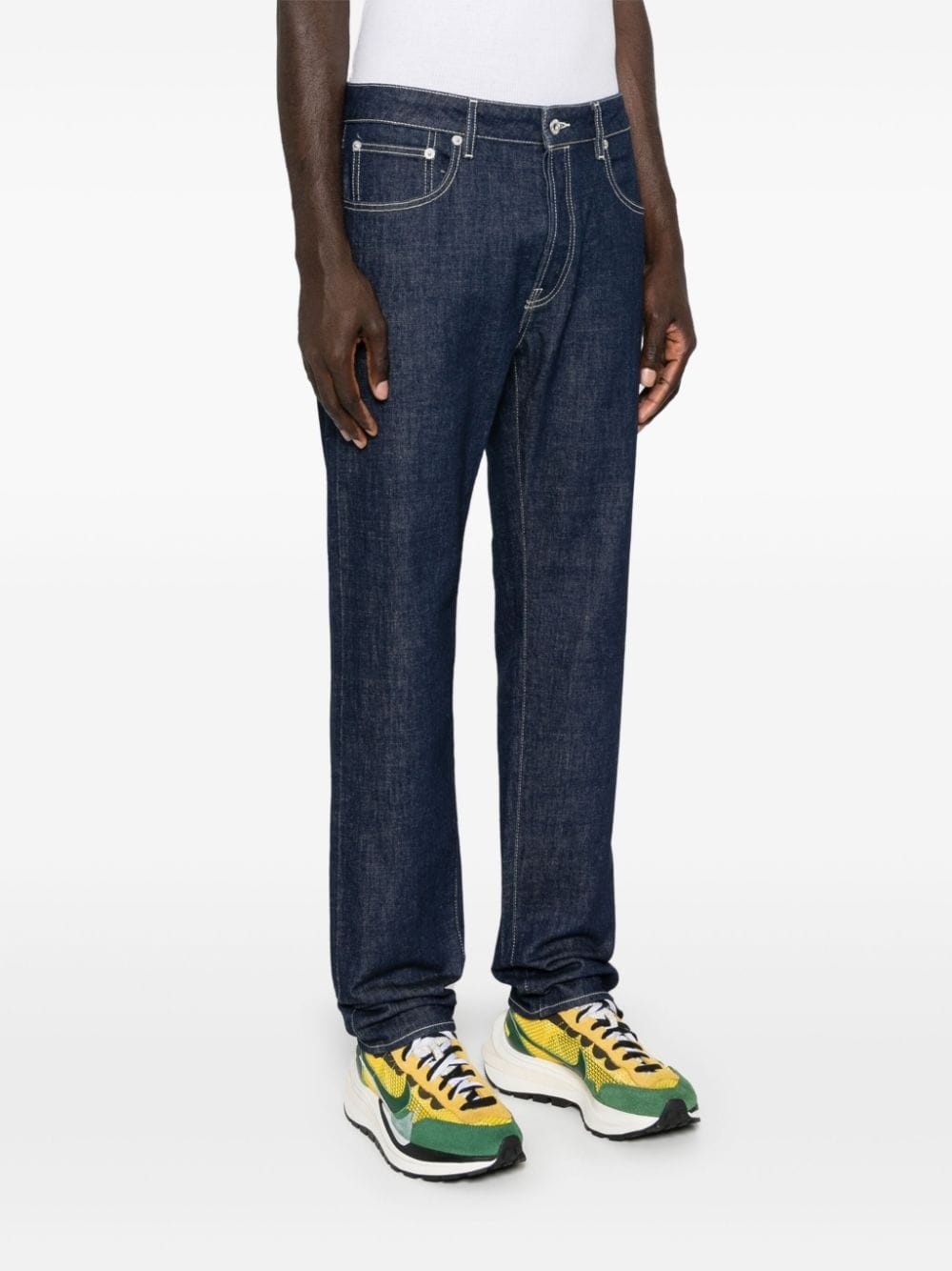 logo-patch tapered jeans - 3