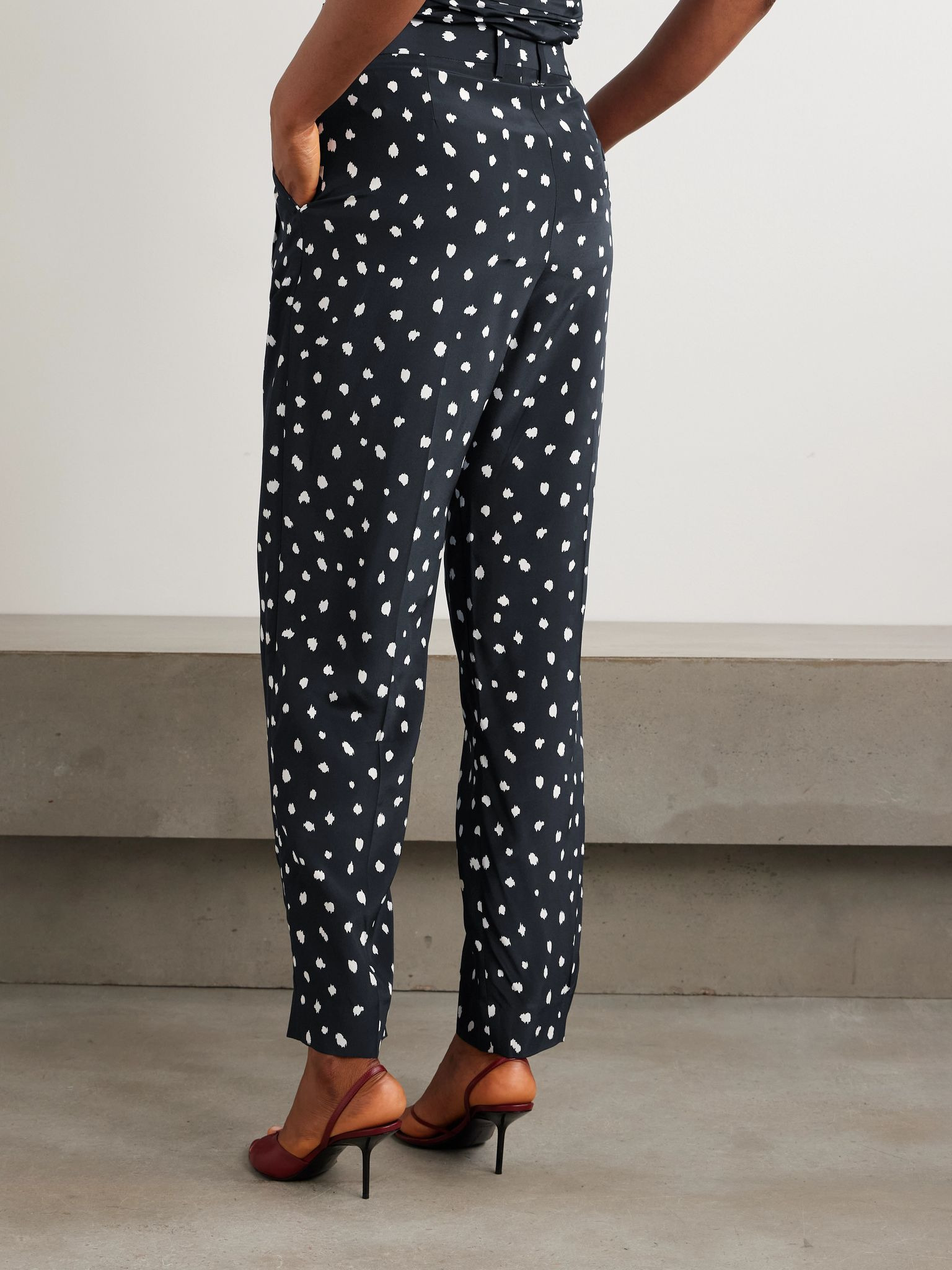 Mariquita Fox pleated printed silk crepe de chine tapered pants Navy - 3