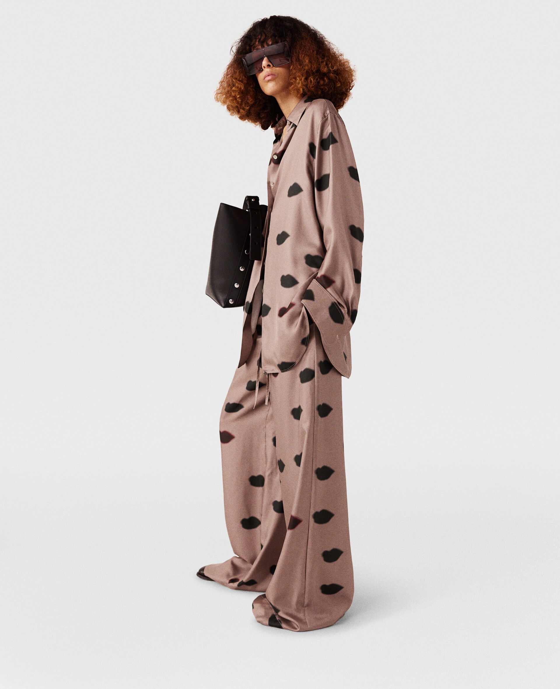 Oversized Lips Print Trousers - 3