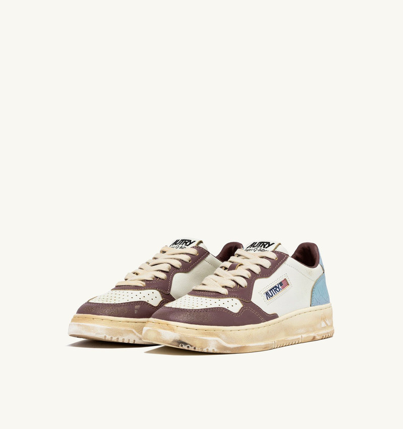 AUTRY MEDALIST LOW SUPER VINTAGE SNEAKERS IN WHITE CELESTIAL BLUE AND TAUPE outlook