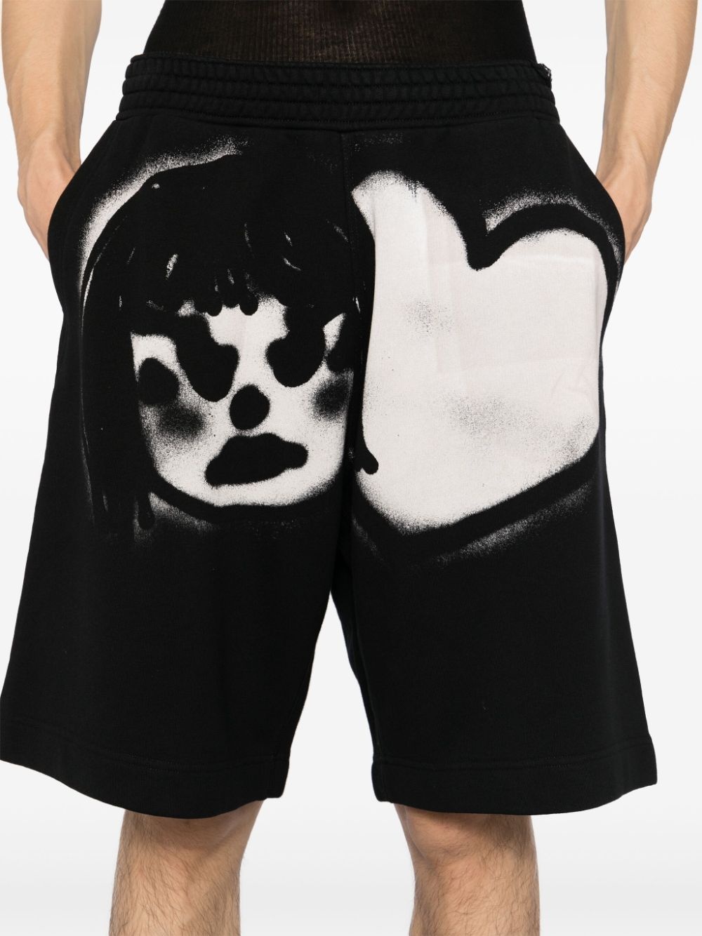 graffiti print shorts - 5