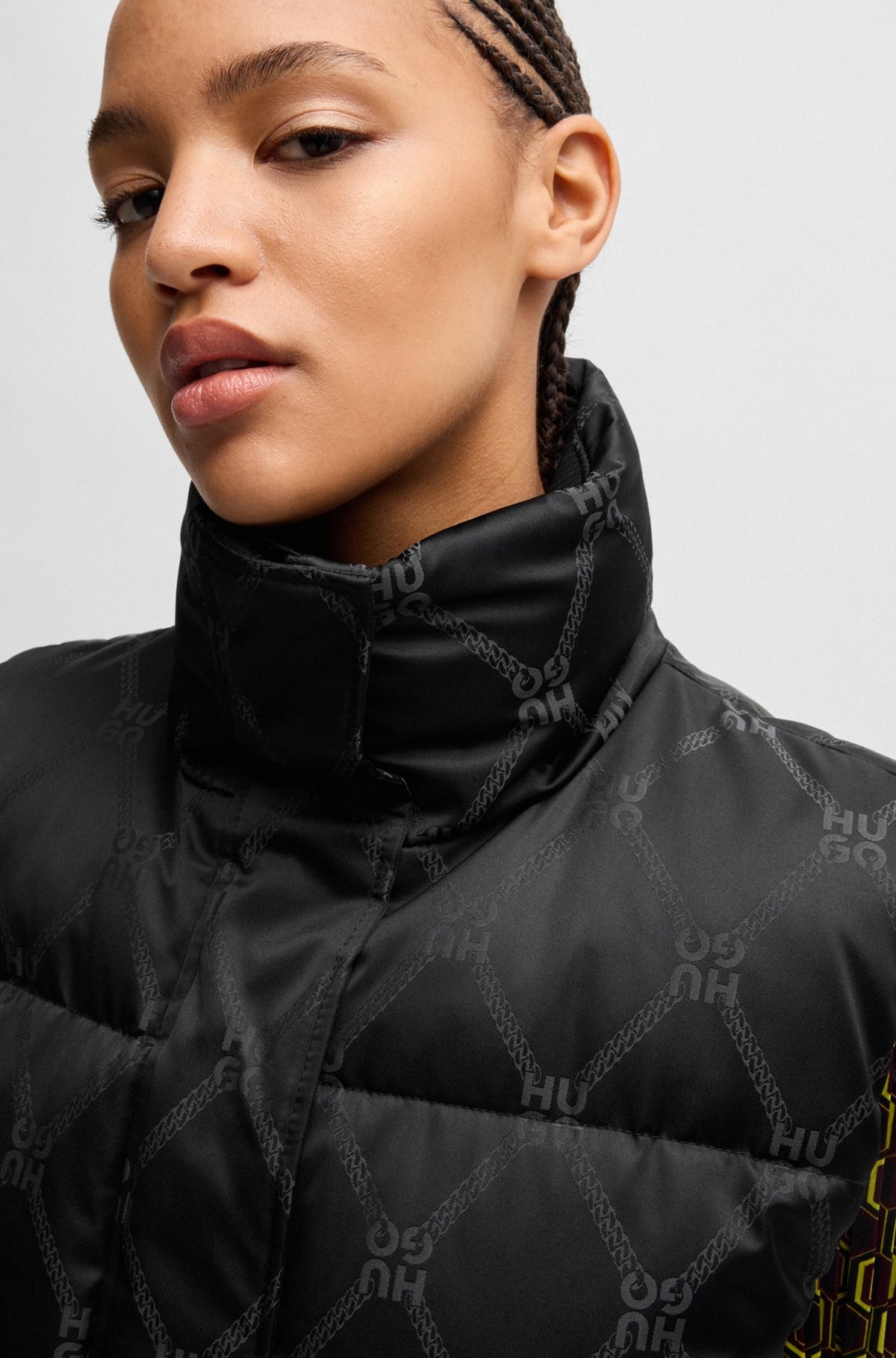 WATER-REPELLENT GILET WITH SIGNATURE CHAIN JACQUARD - 5