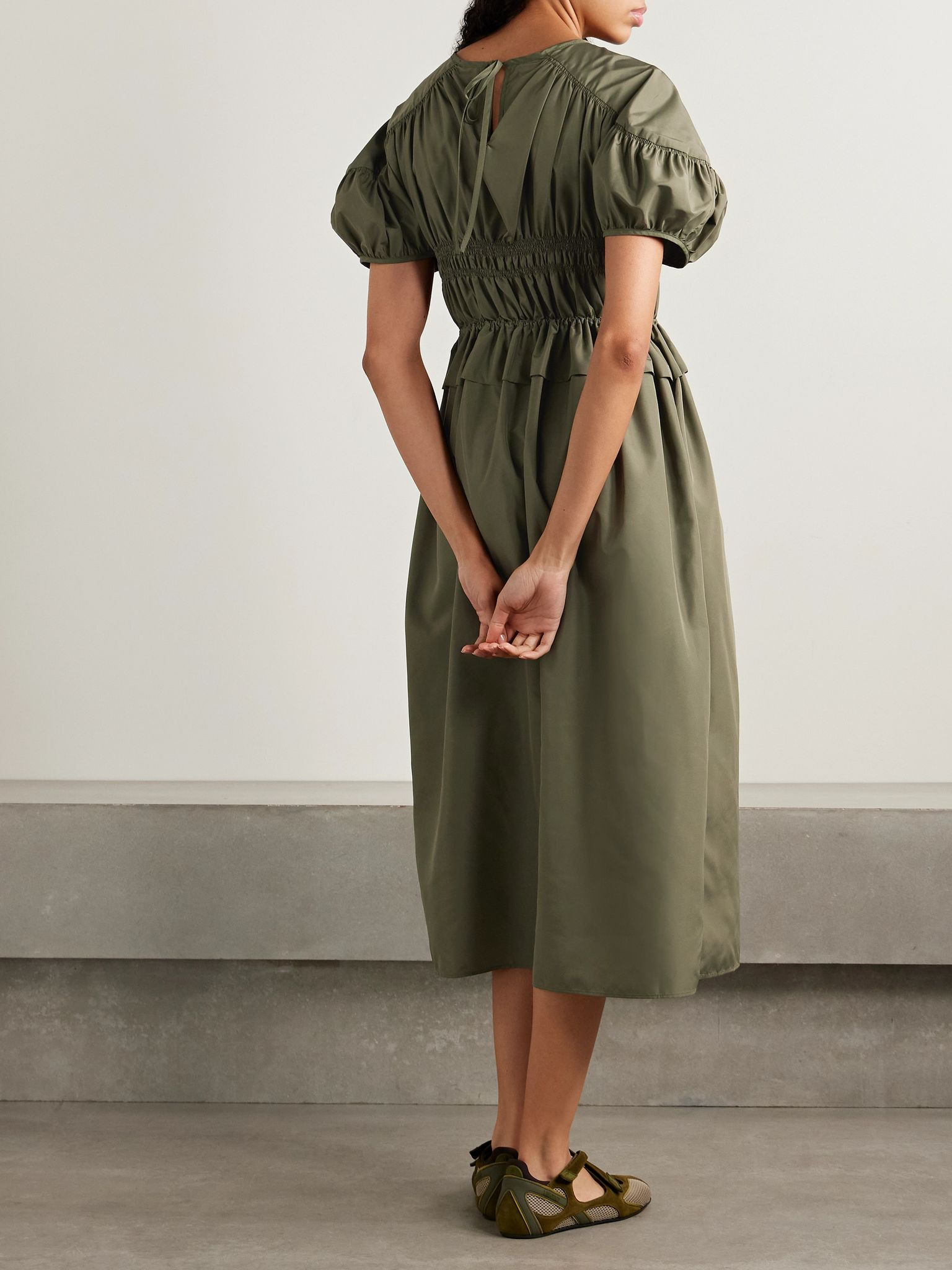Betsy shirred recycled-shell midi dress Army green - 3
