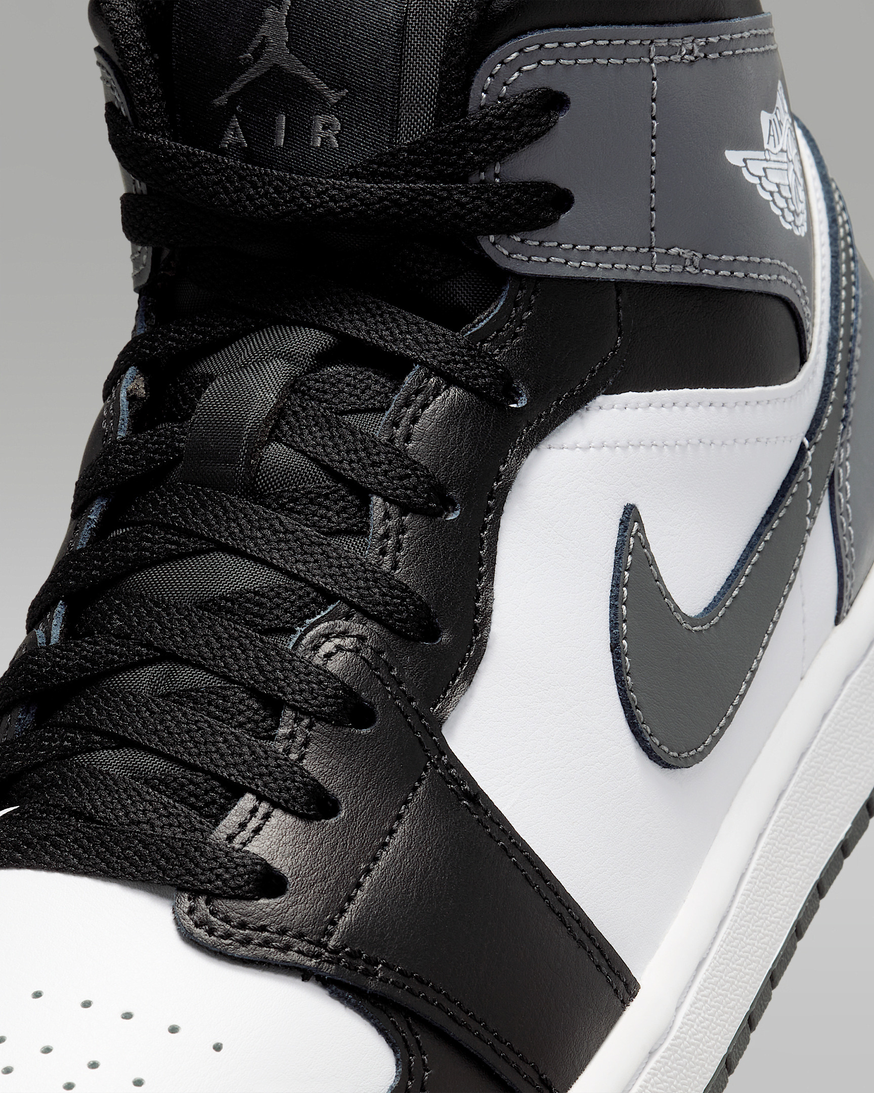 Air Jordan 1 Mid Men's Shoes - 7