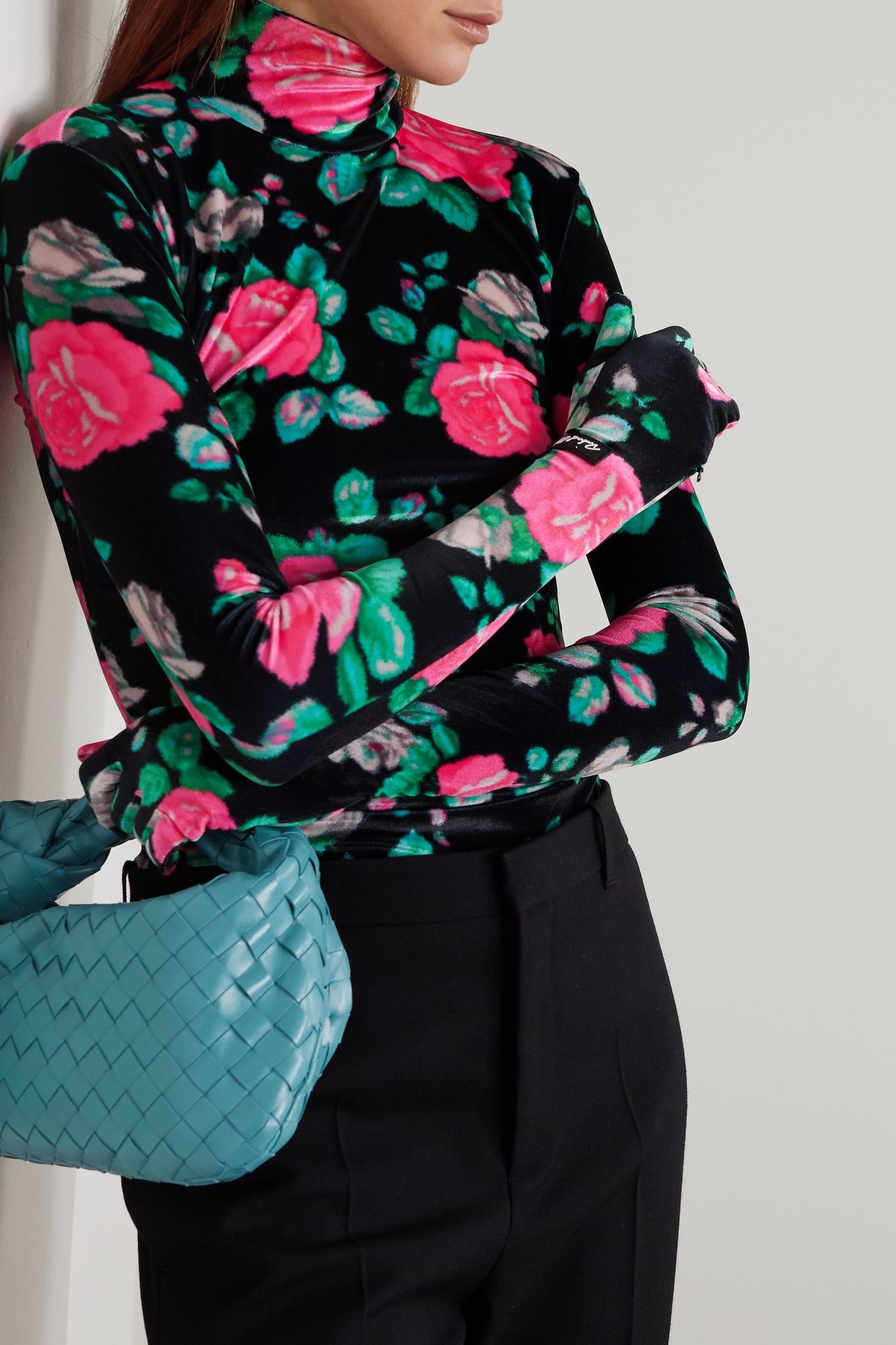 Floral-print velvet turtleneck top  - 3