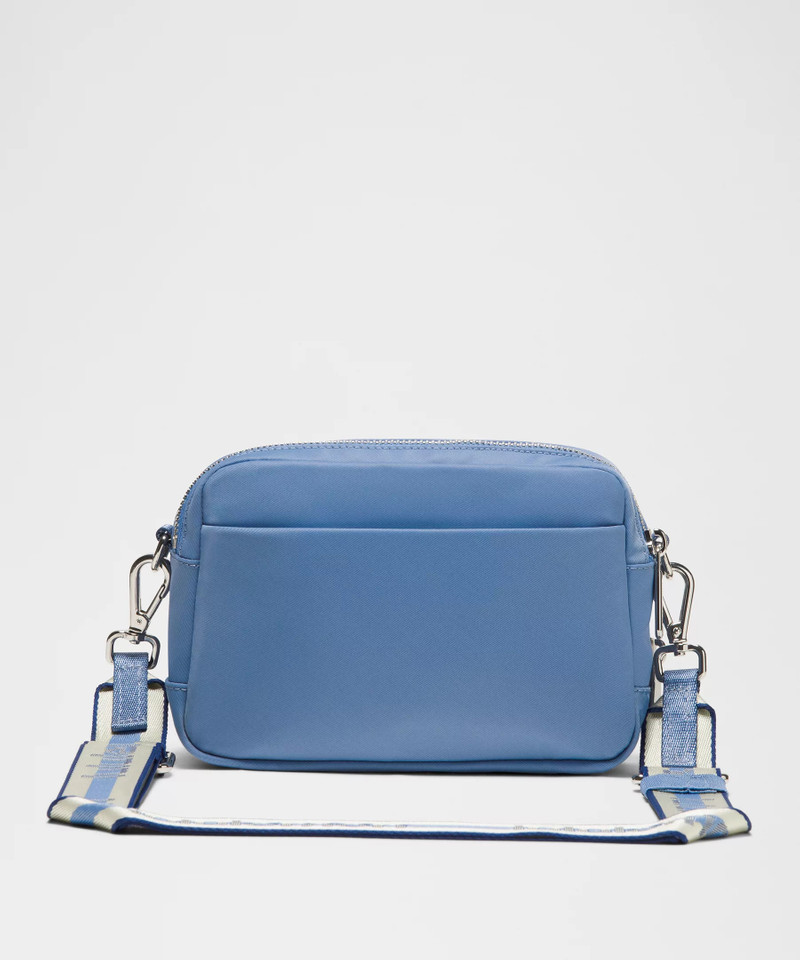 Everywhere Crossbody Bag 2L *Striped Wordmark 3