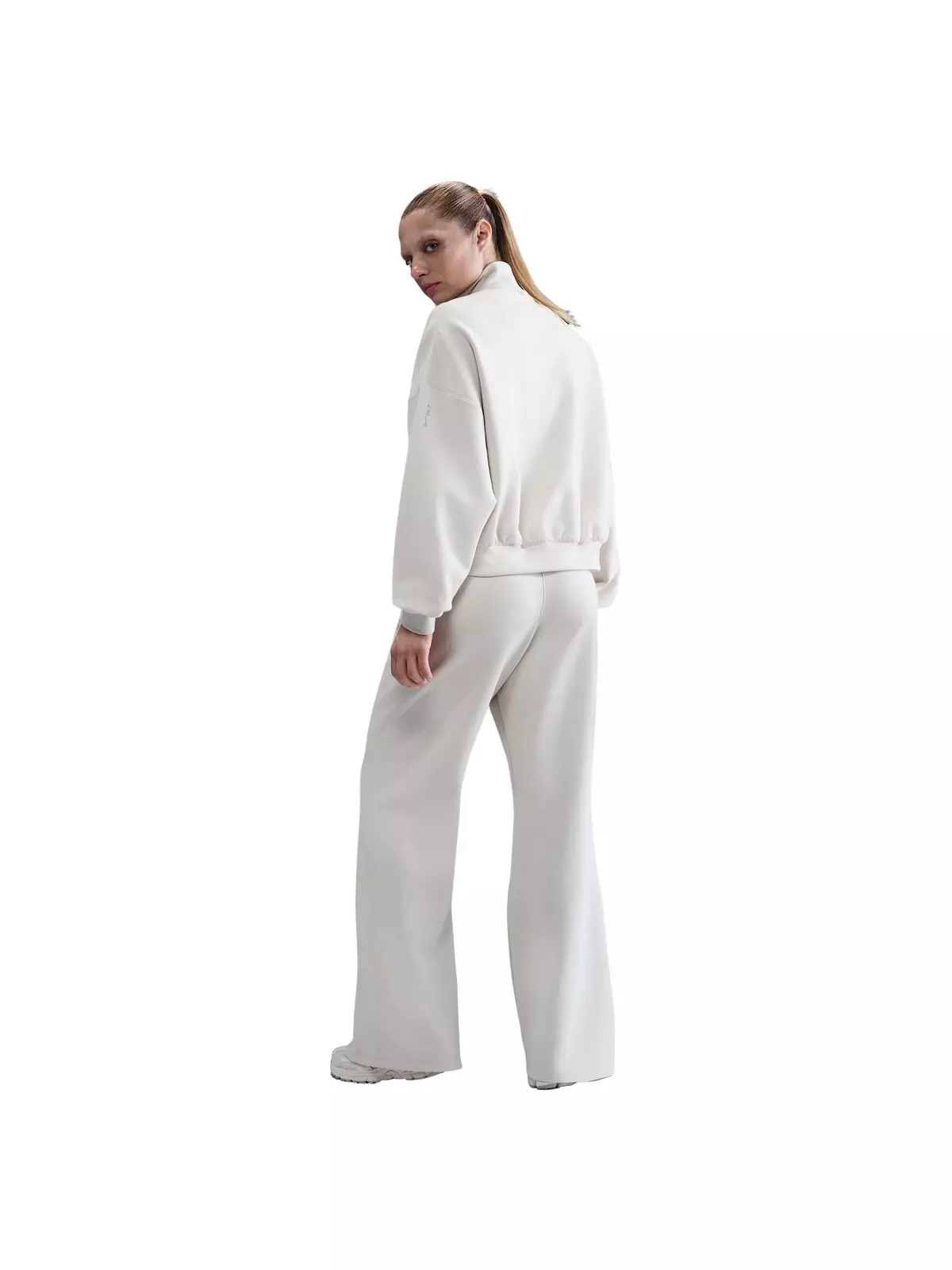 Women's 24.7 ImpossiblySoft Dri-FIT High-waisted Loose Flared Pants -Brown - 4