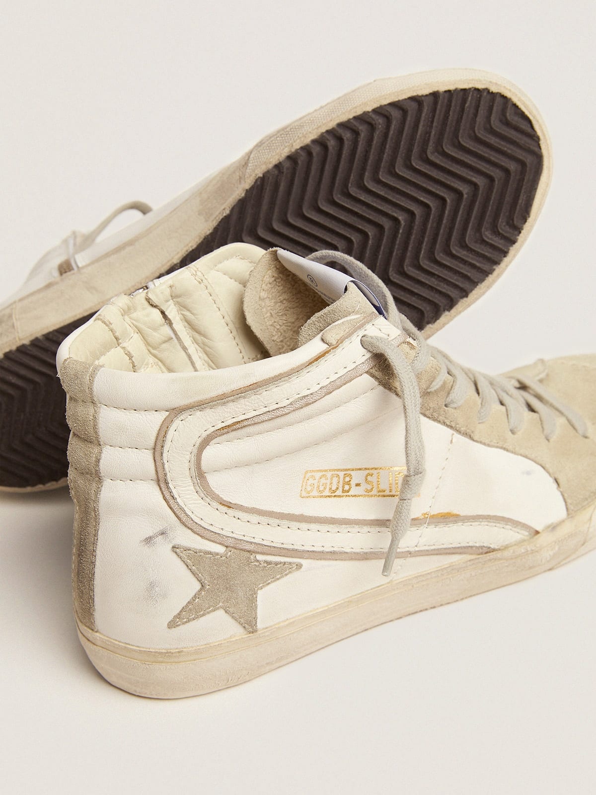 Slide sneakers with ice-gray suede star and white leather flash - 4