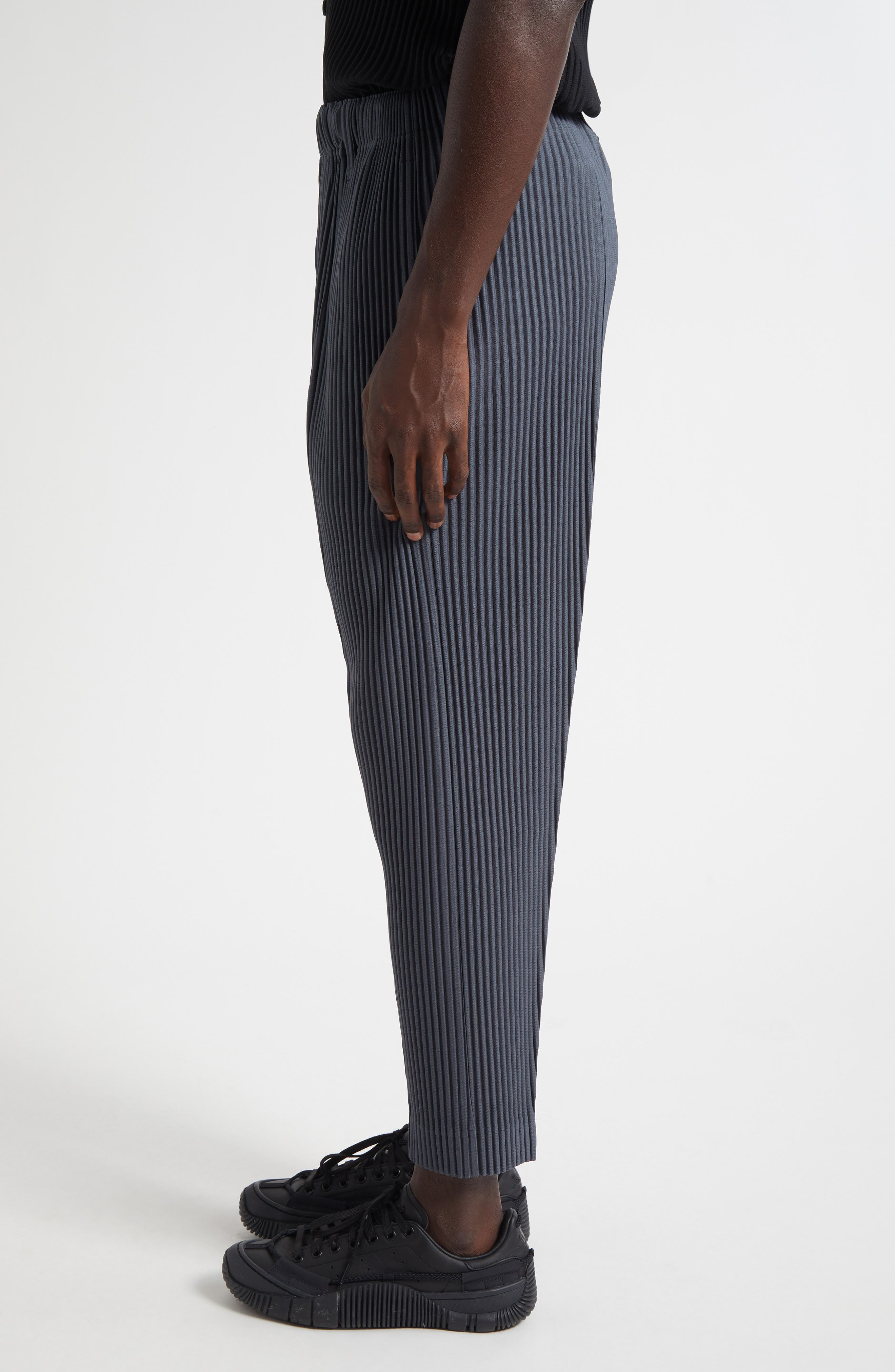 Homme Plissé Issey Miyake Monthly Colors July Pleated Pants in Chert Blue at Nordstrom - 4