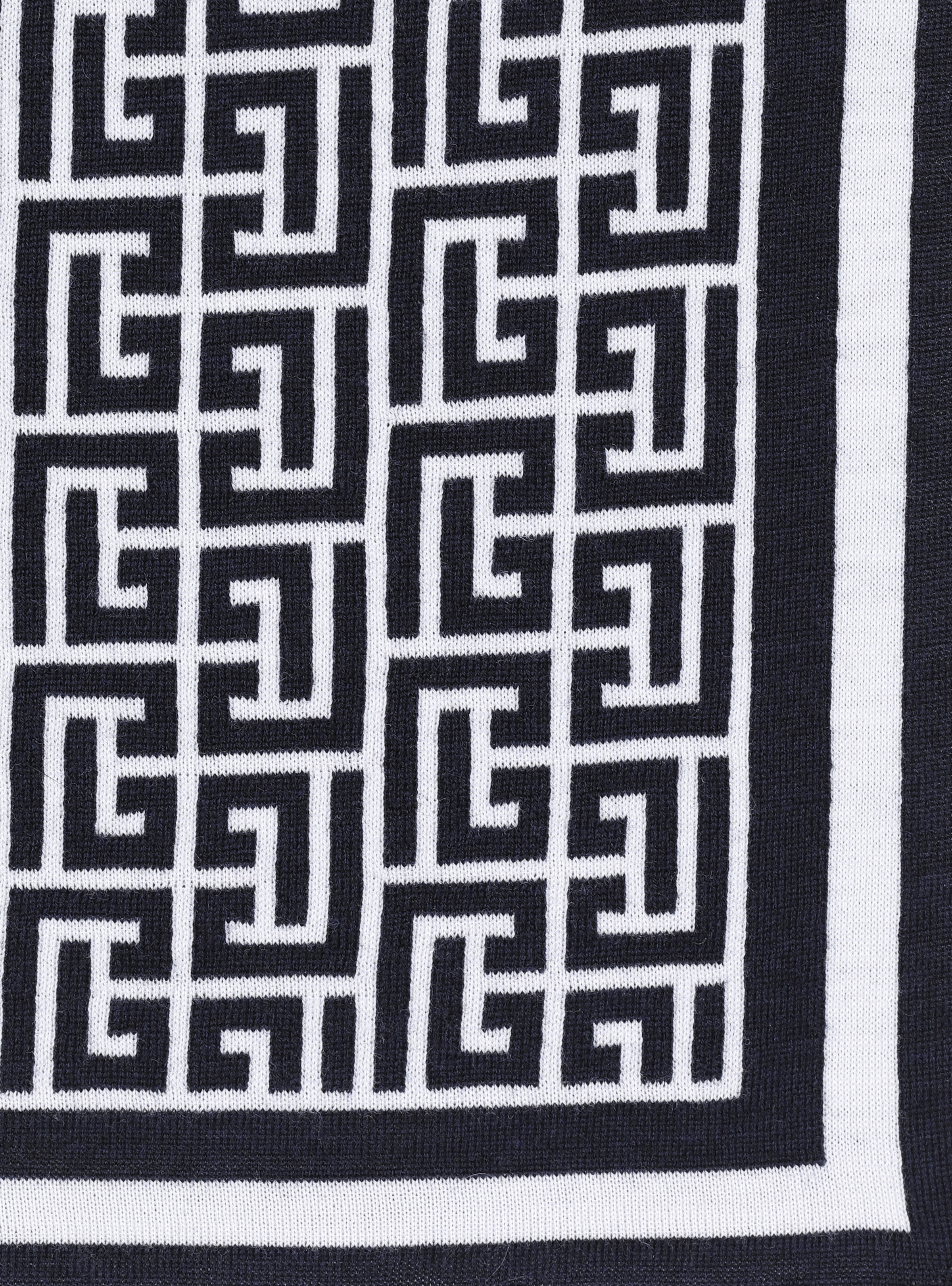 Monogrammed knit scarf - 3