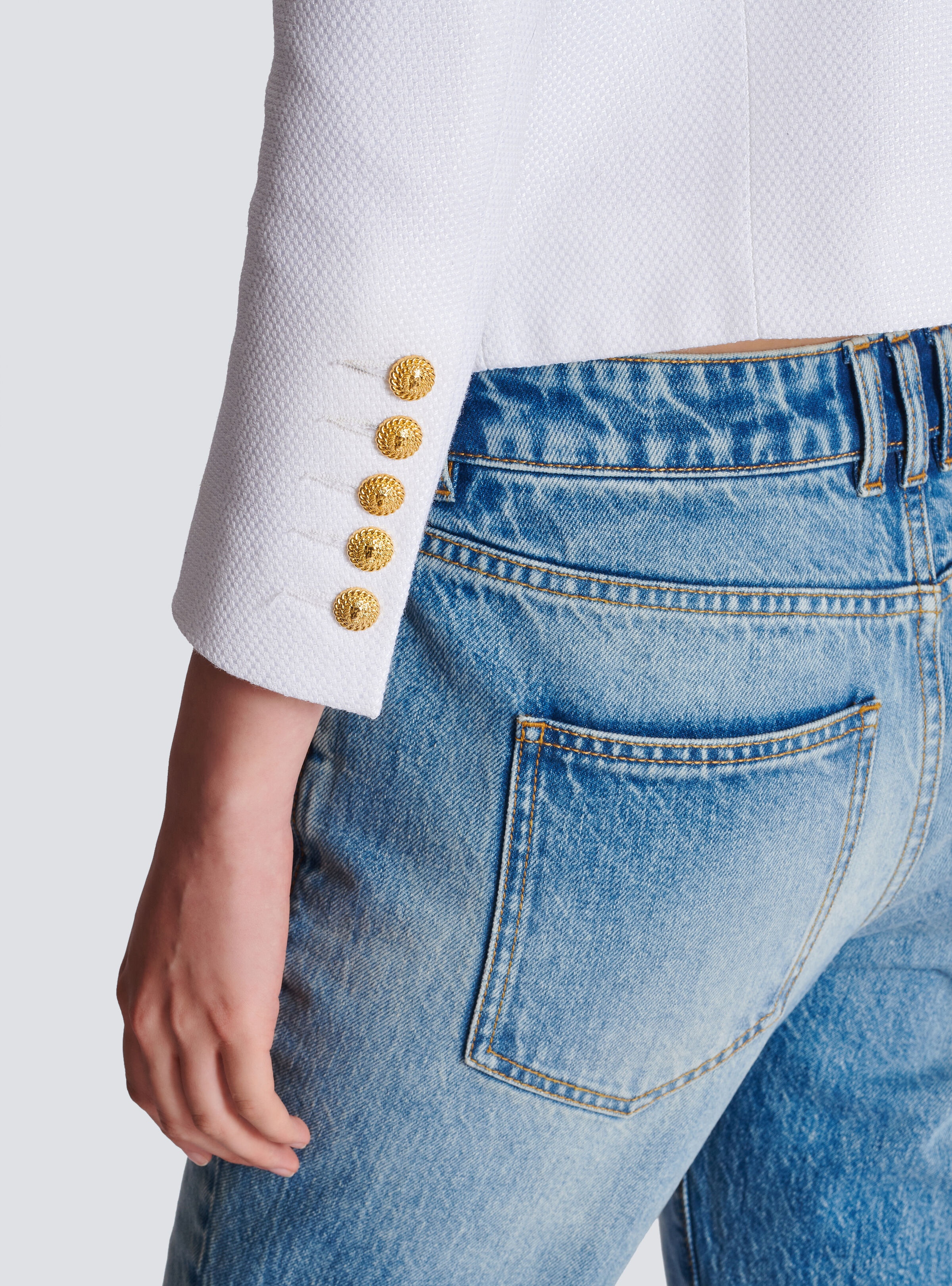 Cropped jacket with 6 buttons - 8