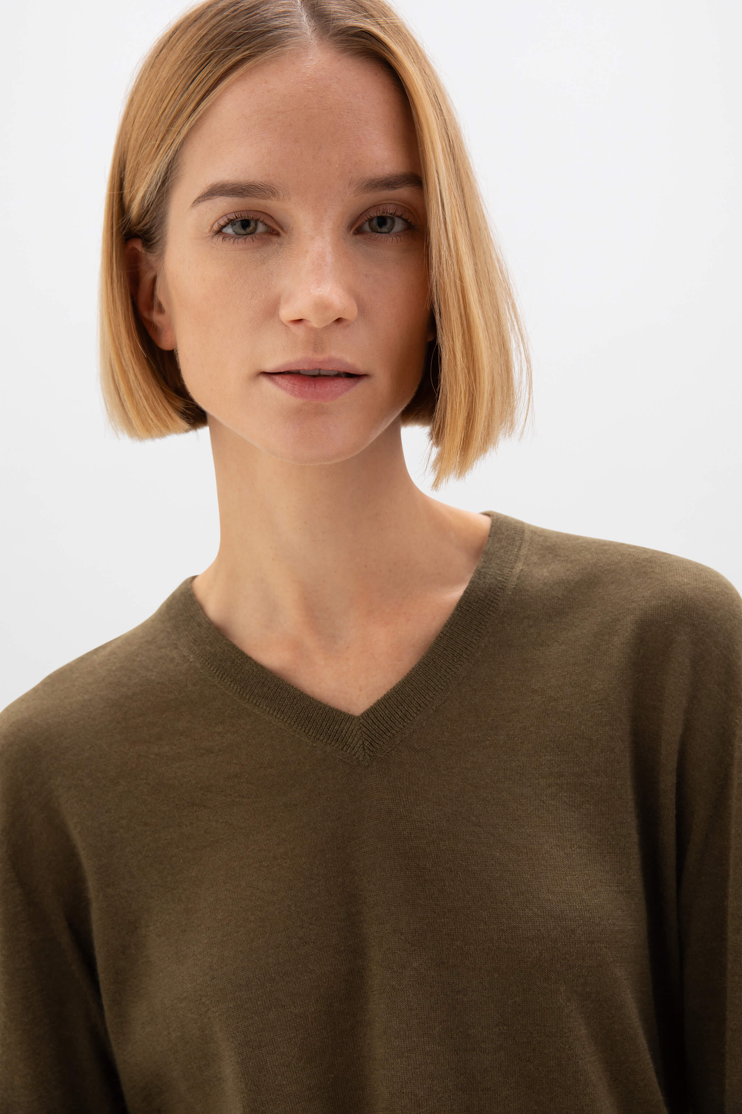 Superfine Cashmere V Neck - 4