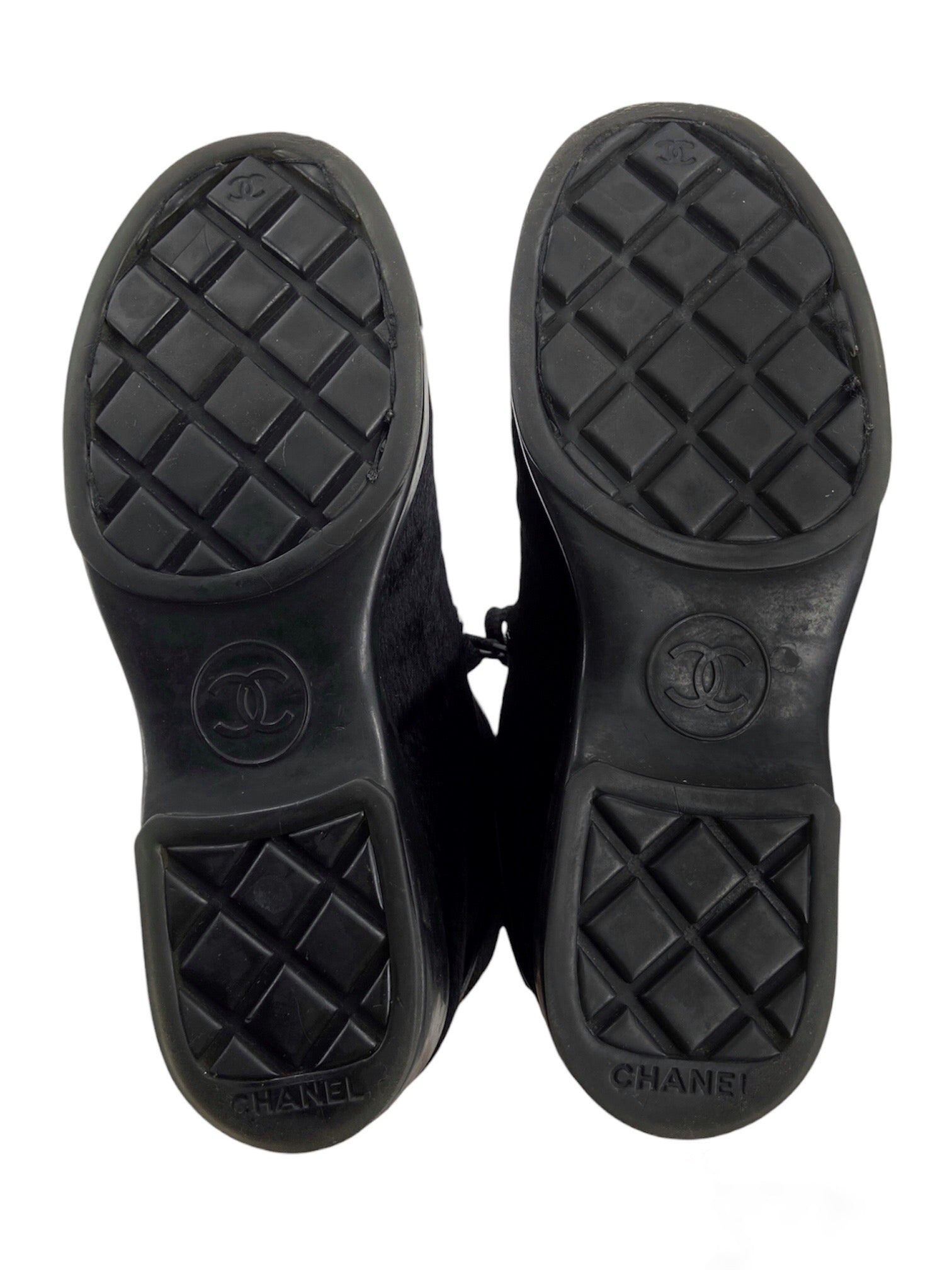 Chanel Fall 2000 Karl Lagerfeld Pony hair Calfskin Logo Quilted Combat boot 38 - 9