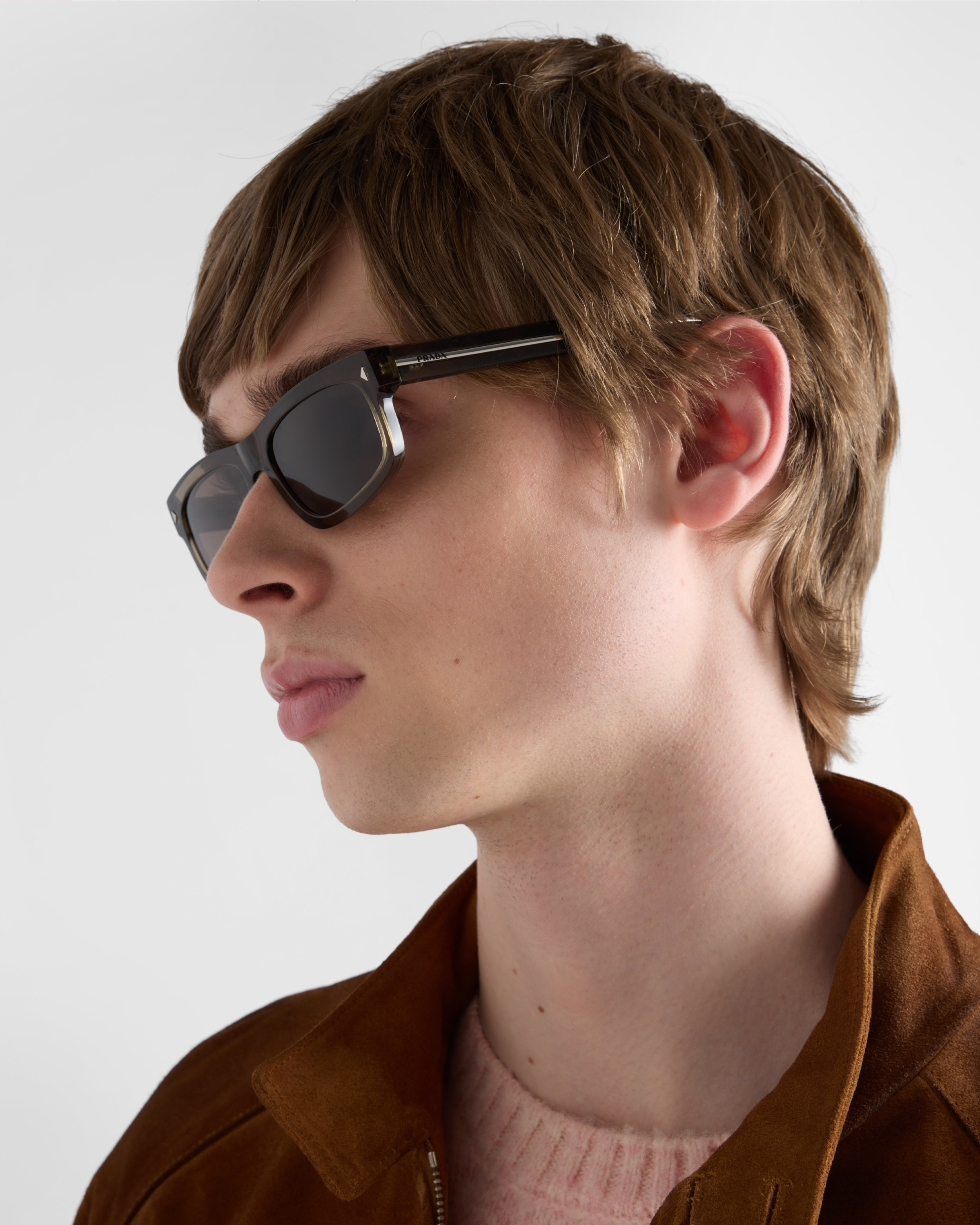 Sunglasses with the iconic metal plaque - 2