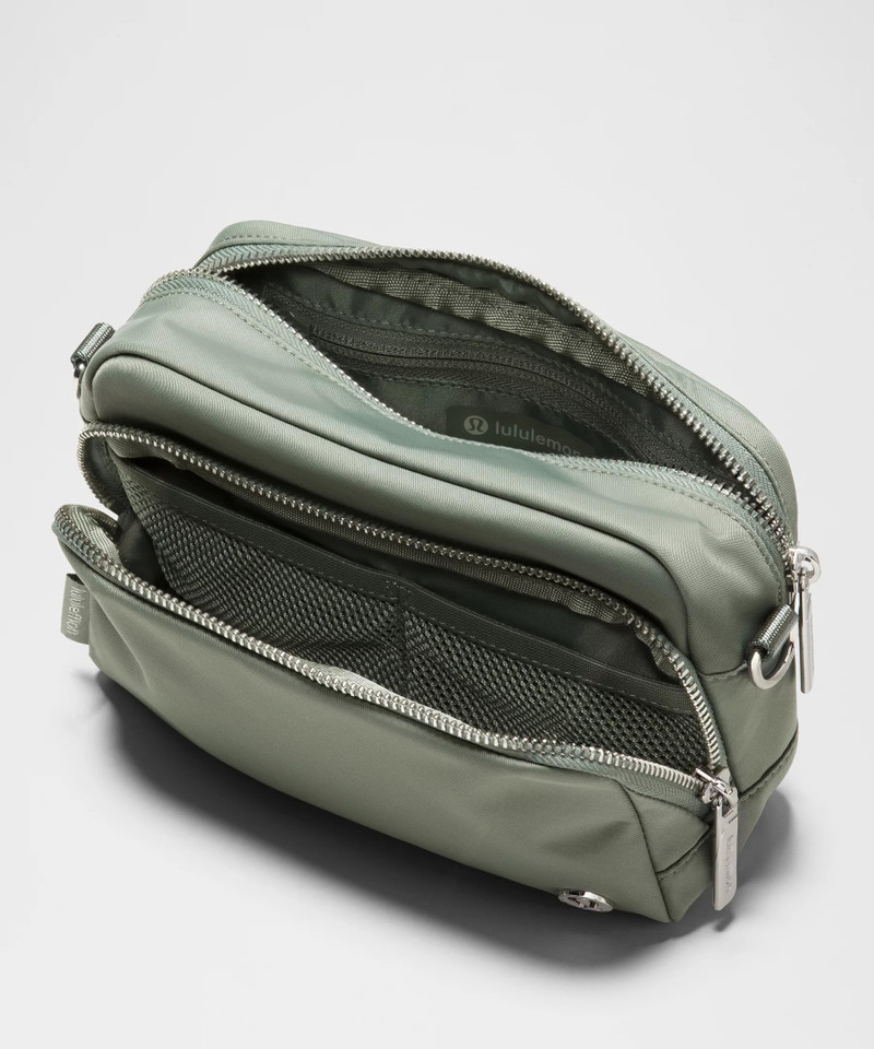 Everywhere Crossbody Bag 2L *Metal Hardware 4
