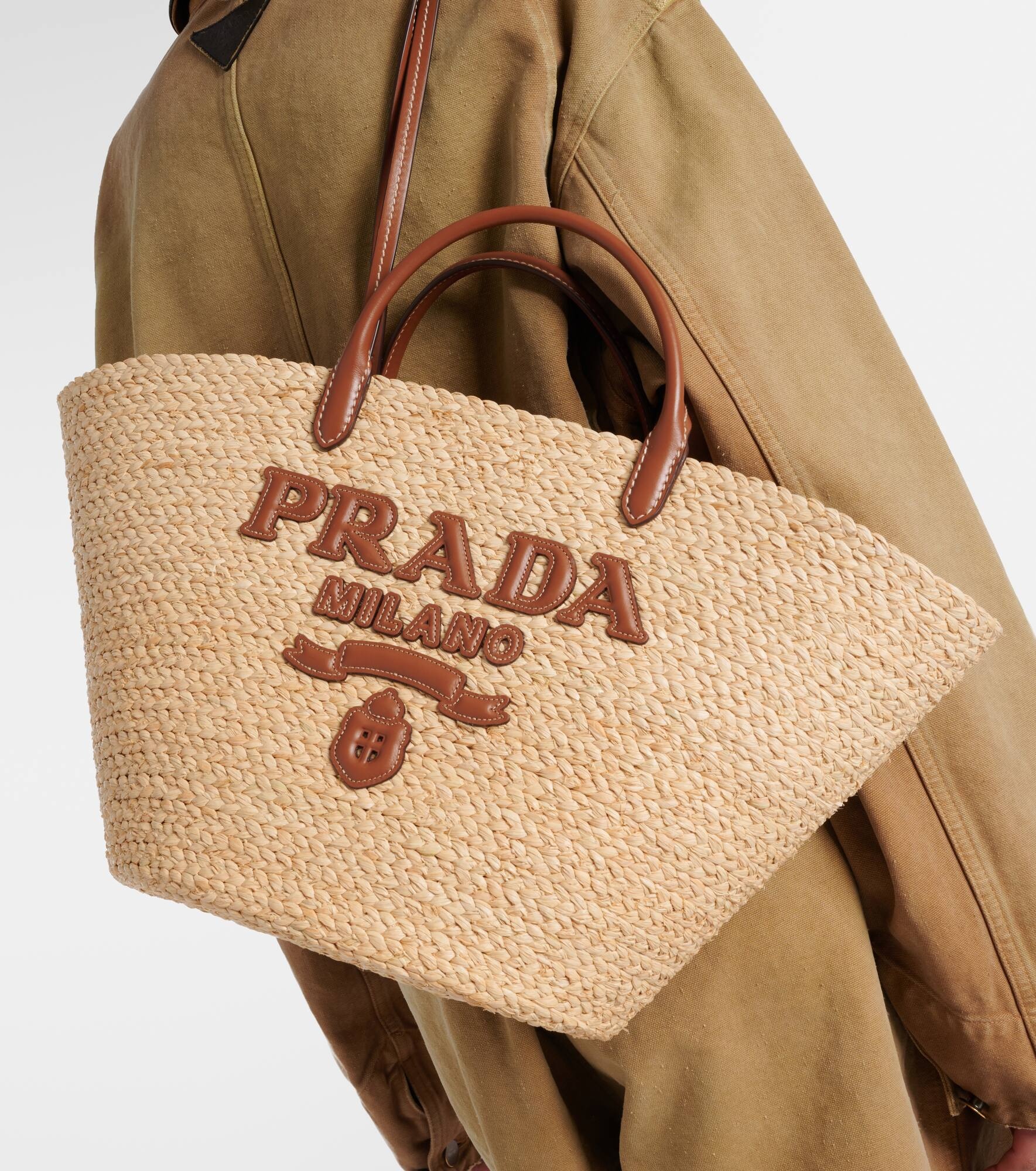 Logo leather-trimmed raffia basket bag - 2