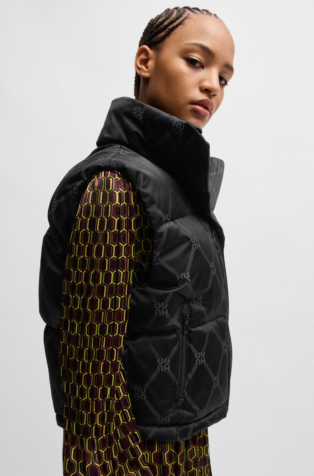 WATER-REPELLENT GILET WITH SIGNATURE CHAIN JACQUARD - 6